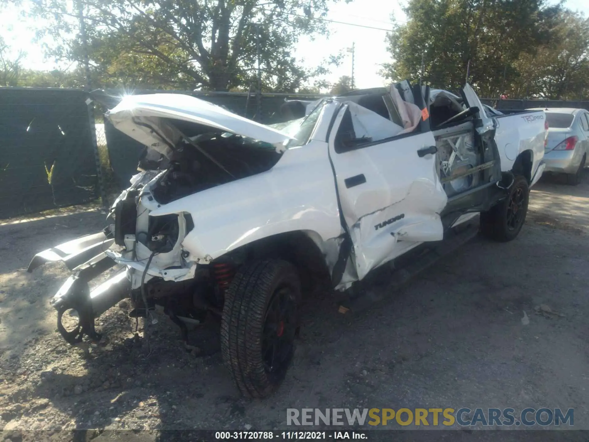 2 fotografías del automóvil dañado 5TFDY5F15LX932827 TOYOTA TUNDRA 4WD 2020