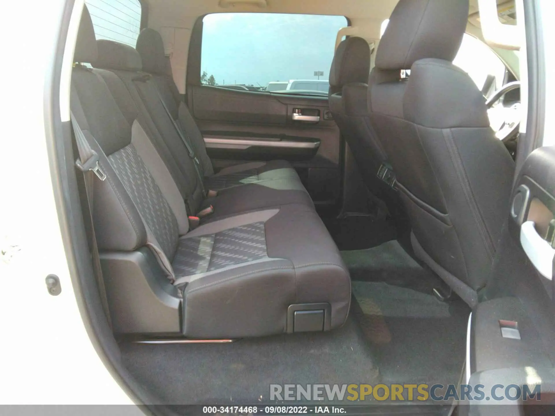 8 fotografías del automóvil dañado 5TFDY5F16LX932562 TOYOTA TUNDRA 4WD 2020
