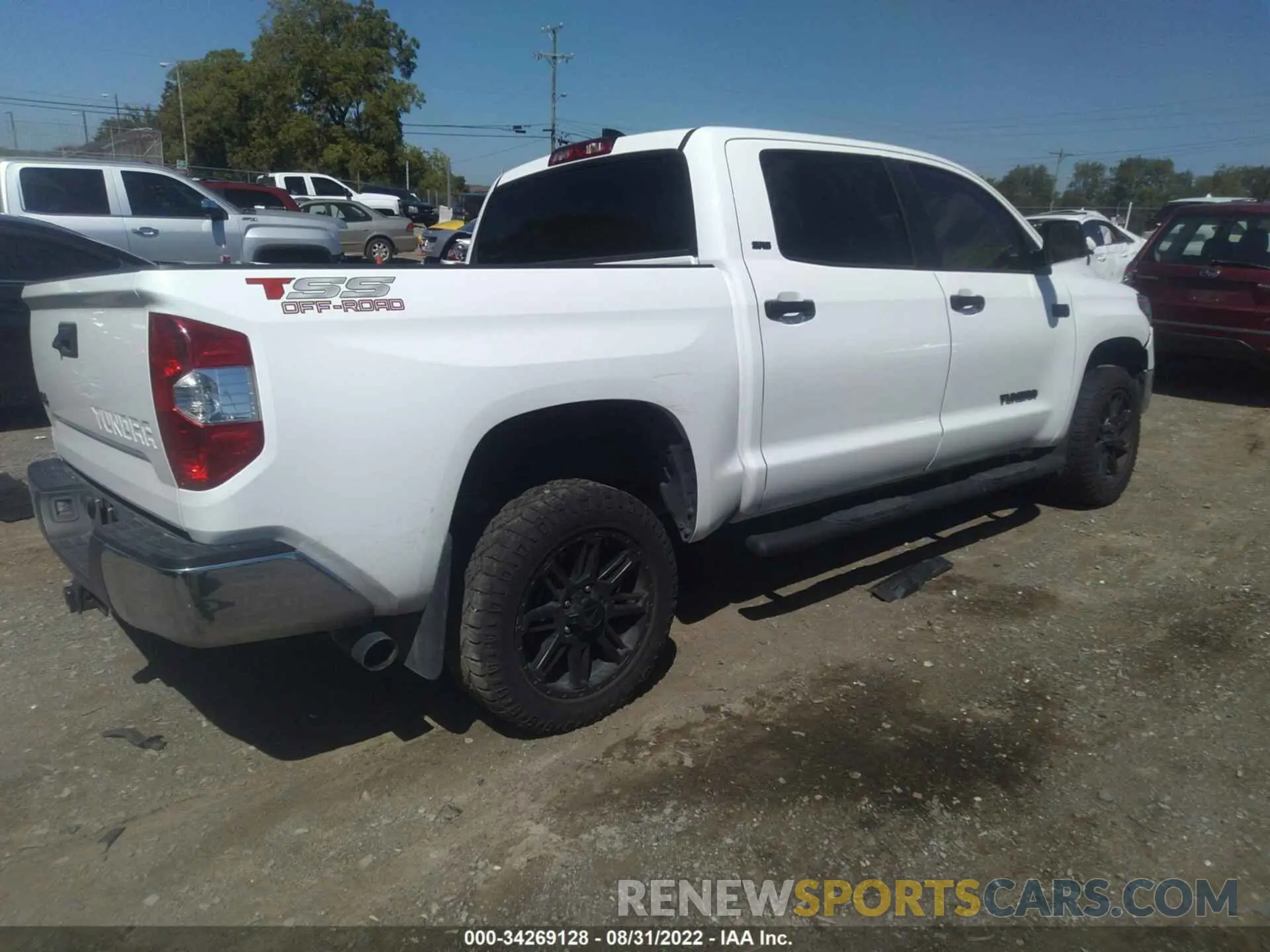 4 fotografías del automóvil dañado 5TFDY5F18LX875989 TOYOTA TUNDRA 4WD 2020