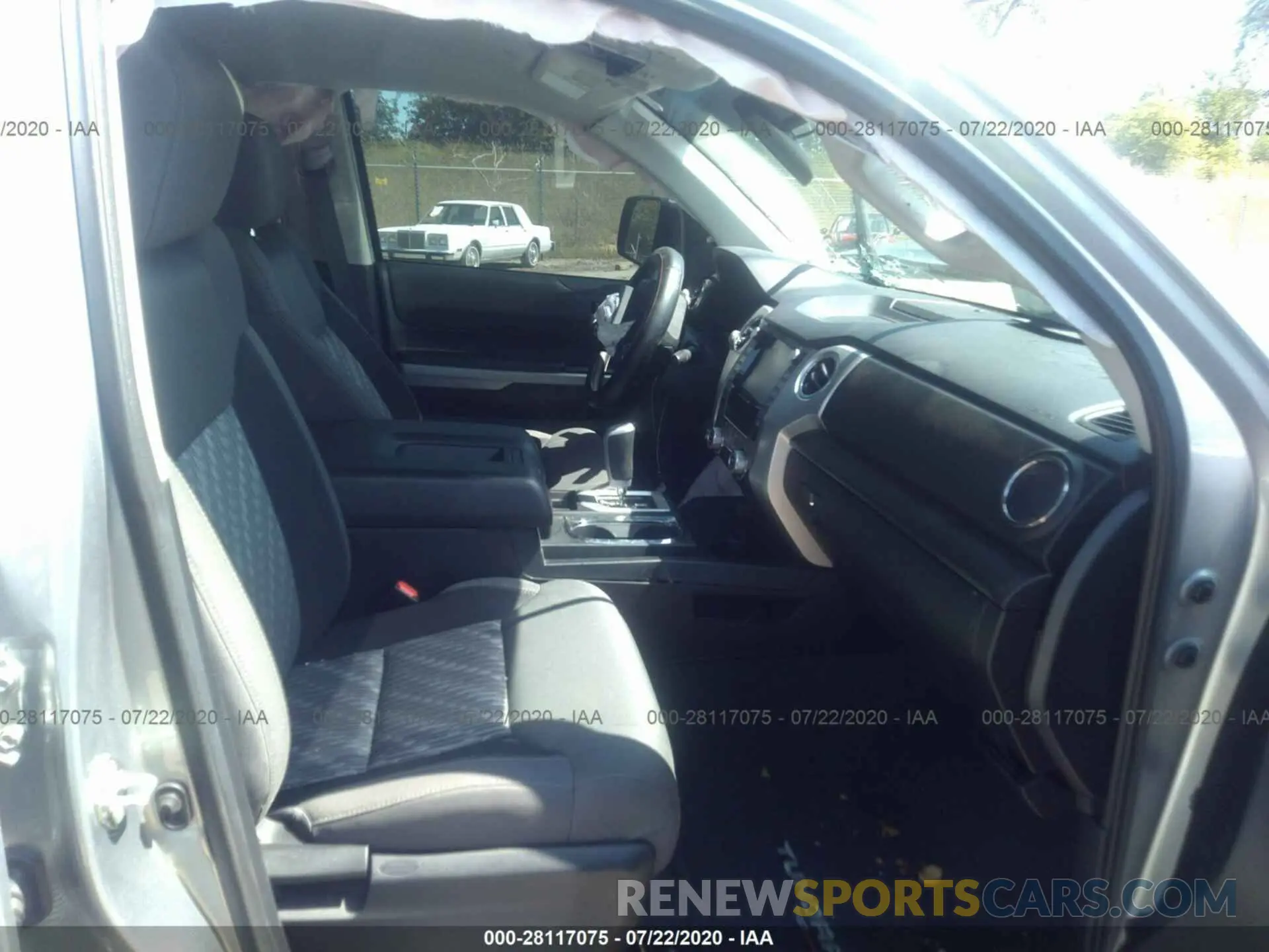 5 fotografías del automóvil dañado 5TFDY5F1XLX922066 TOYOTA TUNDRA 4WD 2020