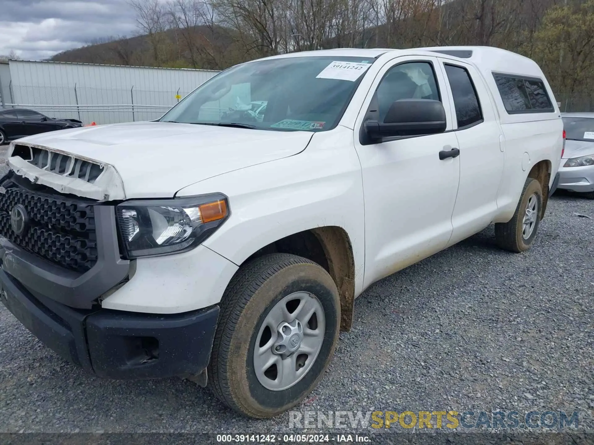 2 fotografías del automóvil dañado 5TFUY5F11LX927267 TOYOTA TUNDRA 4WD 2020
