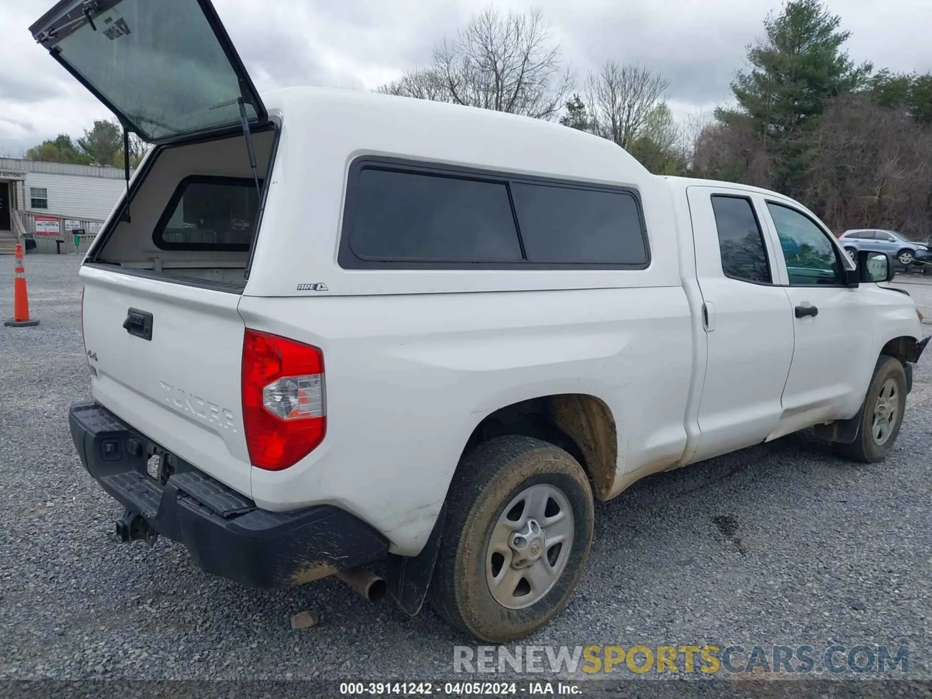 4 fotografías del automóvil dañado 5TFUY5F11LX927267 TOYOTA TUNDRA 4WD 2020