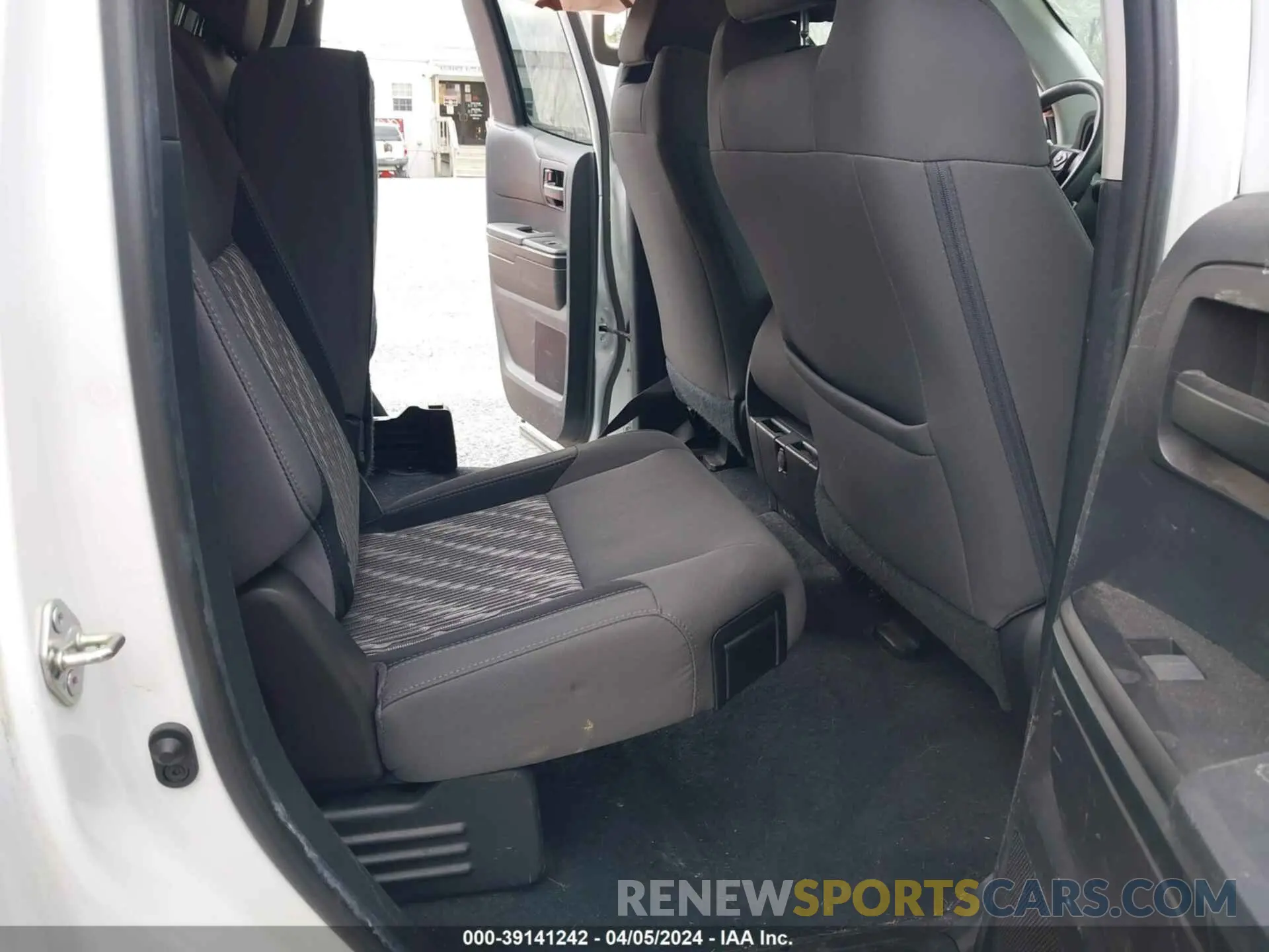 8 fotografías del automóvil dañado 5TFUY5F11LX927267 TOYOTA TUNDRA 4WD 2020