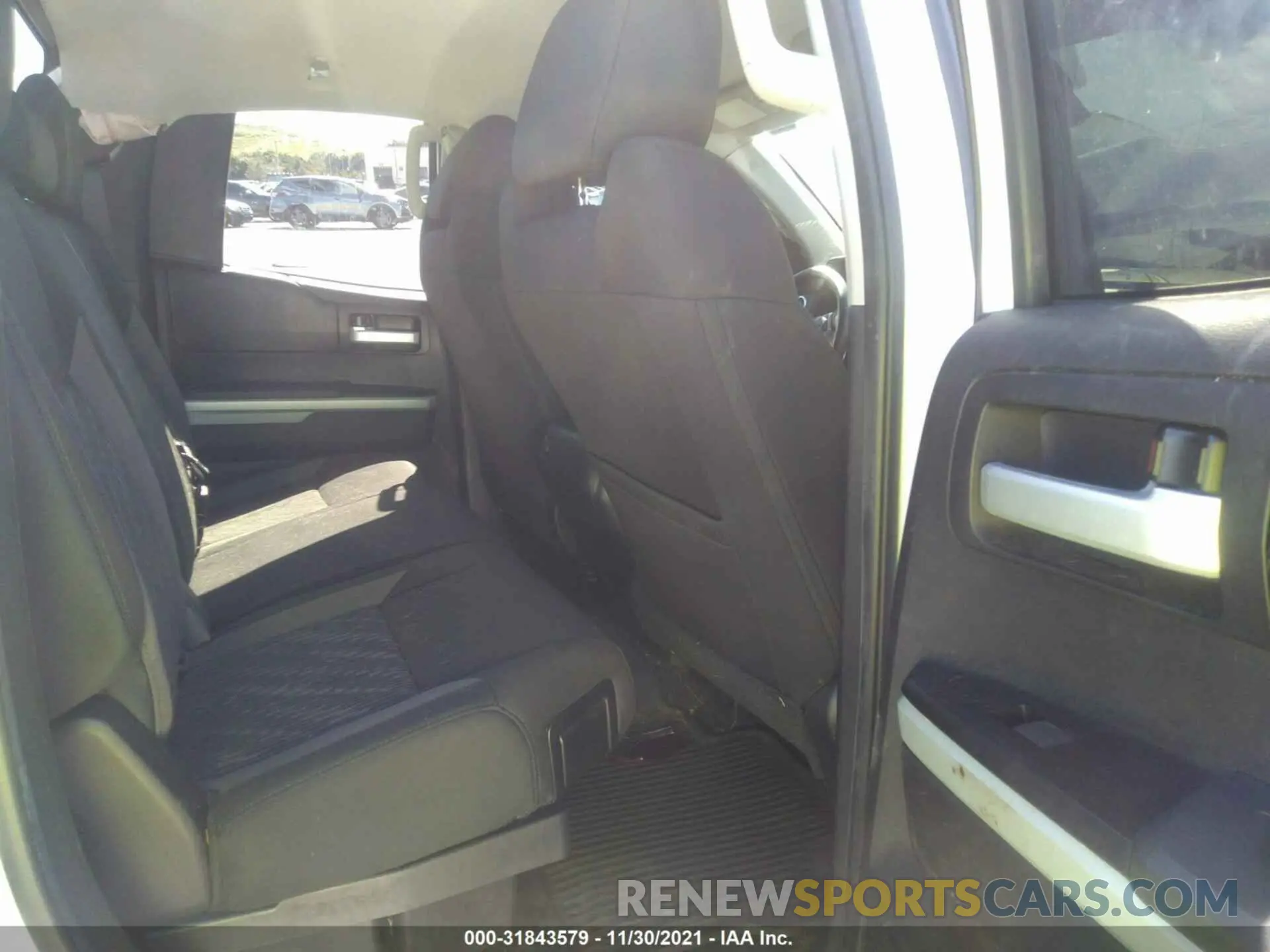8 fotografías del automóvil dañado 5TFUY5F19LX919949 TOYOTA TUNDRA 4WD 2020
