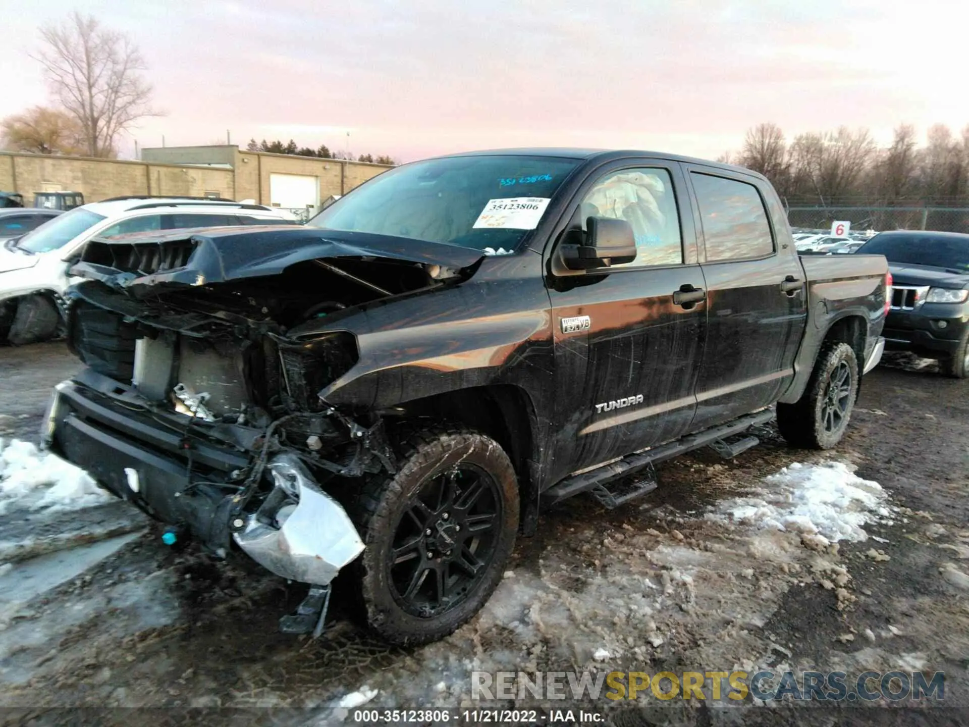 2 fotografías del automóvil dañado 5TFDY5F16MX971122 TOYOTA TUNDRA 4WD 2021