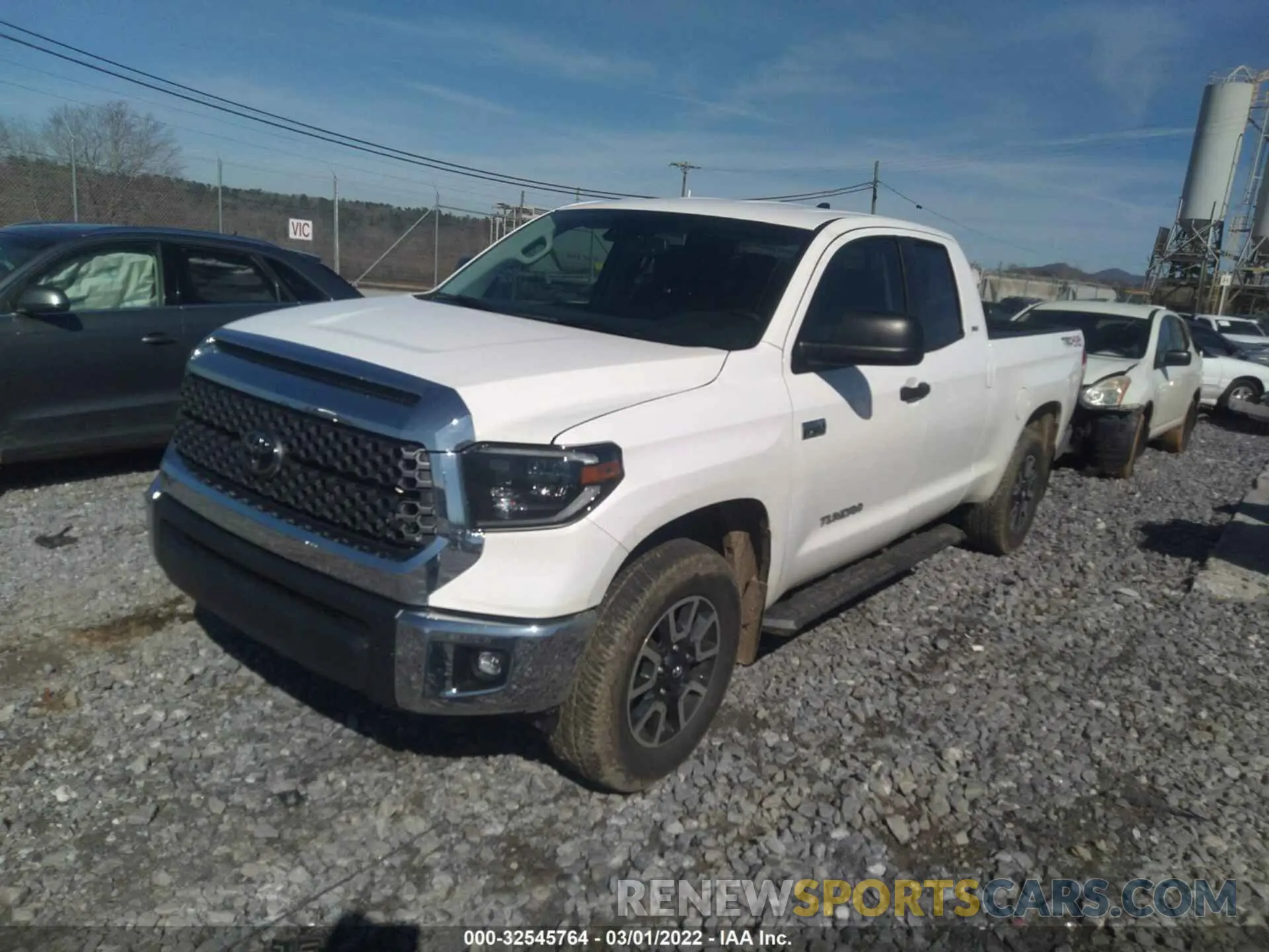 2 fotografías del automóvil dañado 5TFUY5F11MX011187 TOYOTA TUNDRA 4WD 2021