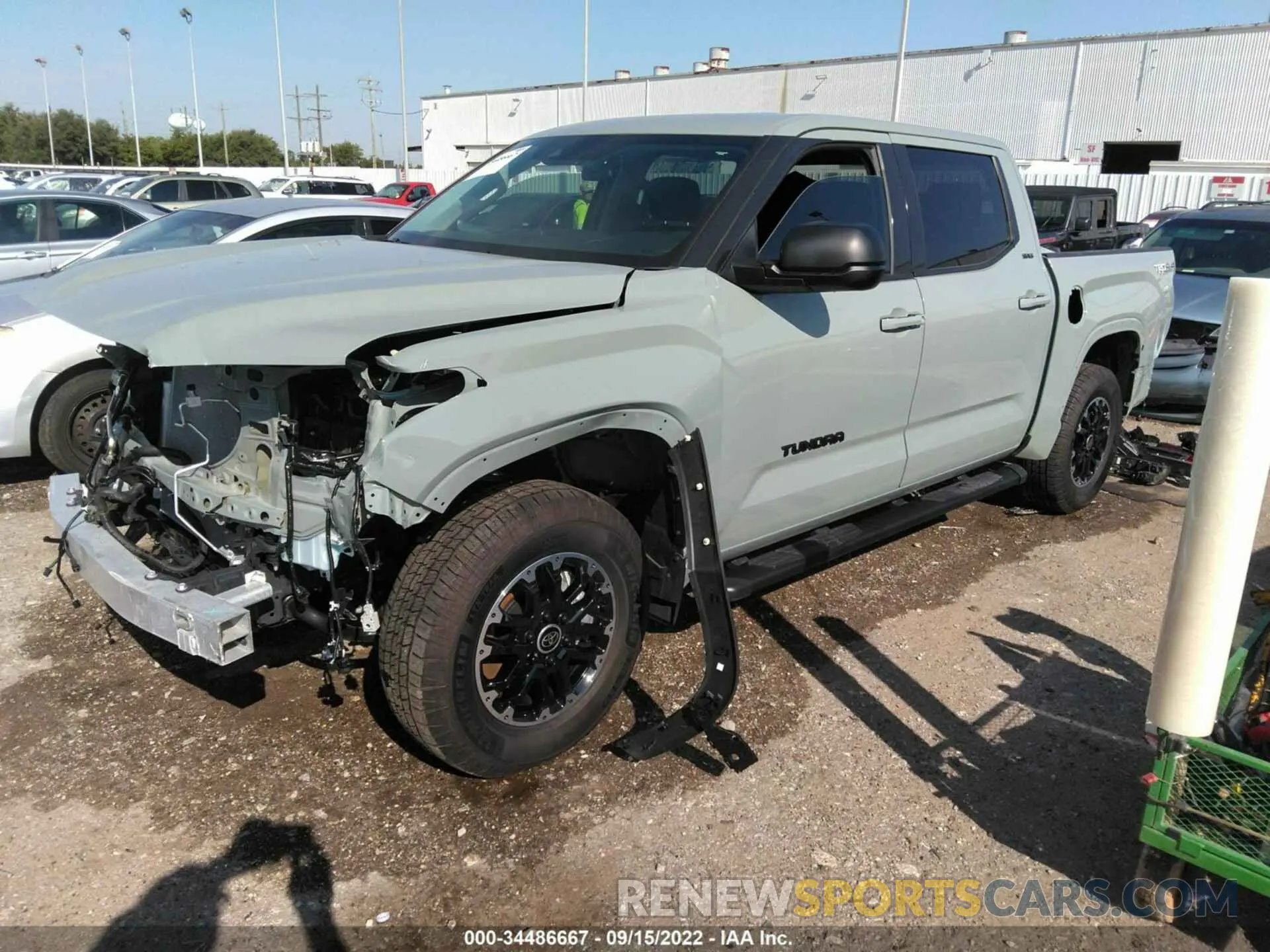 2 fotografías del automóvil dañado 5TFLA5DB5NX025770 TOYOTA TUNDRA 4WD 2022
