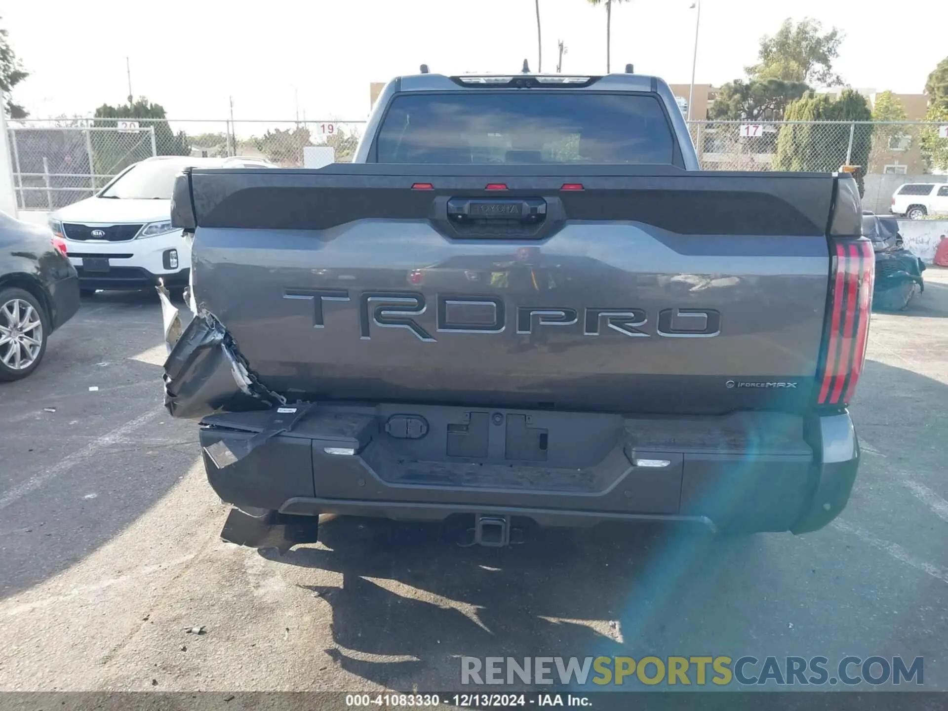 16 fotografías del automóvil dañado 5TFPC5DB5SX087466 TOYOTA TUNDRA 4WD 2025