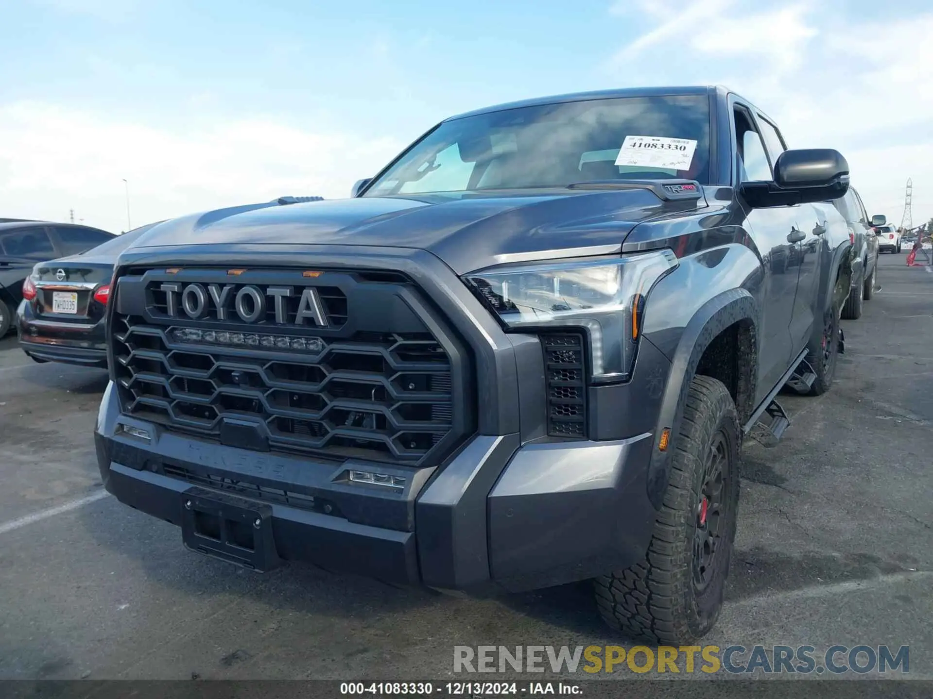 2 fotografías del automóvil dañado 5TFPC5DB5SX087466 TOYOTA TUNDRA 4WD 2025