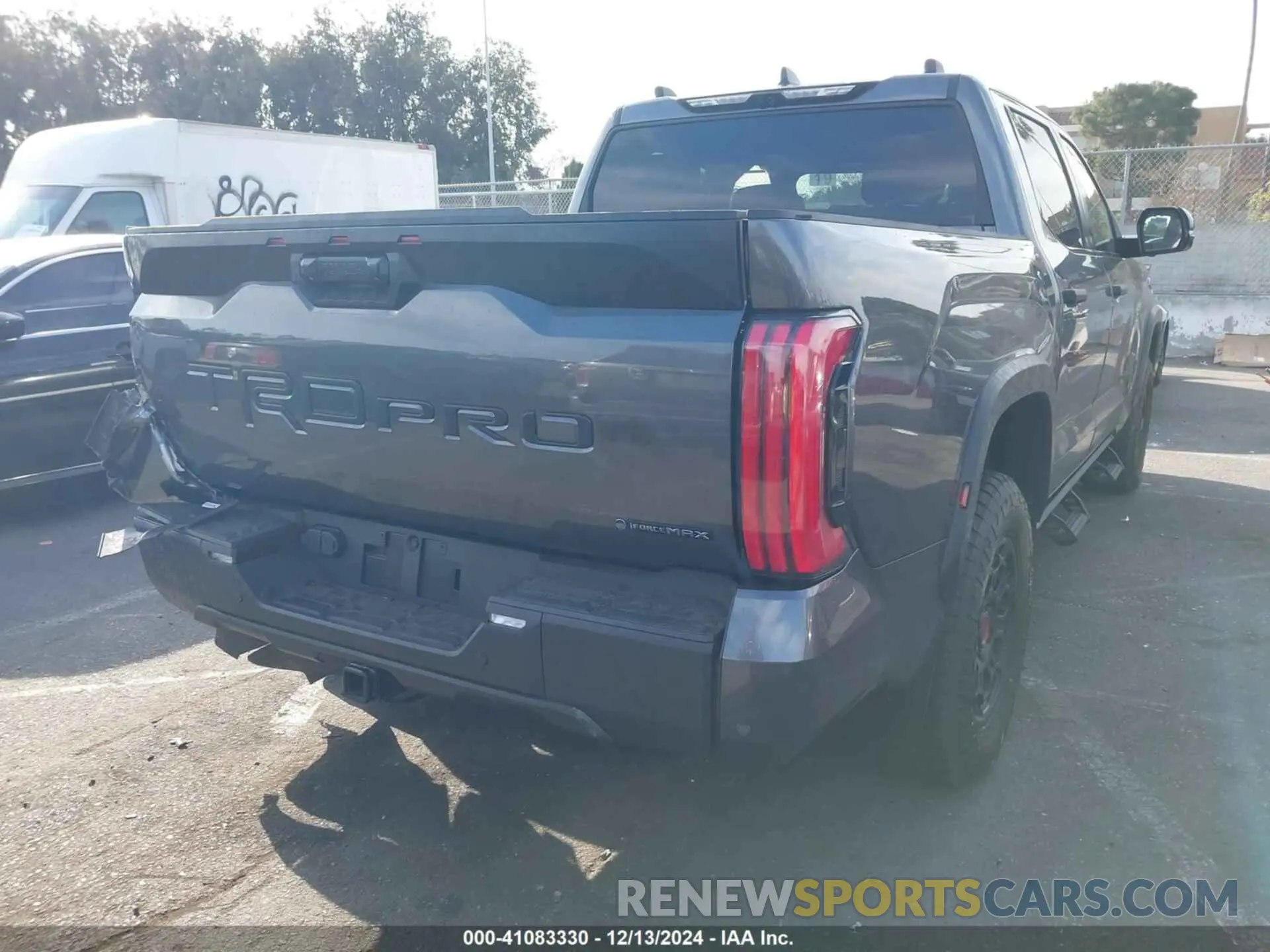 4 fotografías del automóvil dañado 5TFPC5DB5SX087466 TOYOTA TUNDRA 4WD 2025