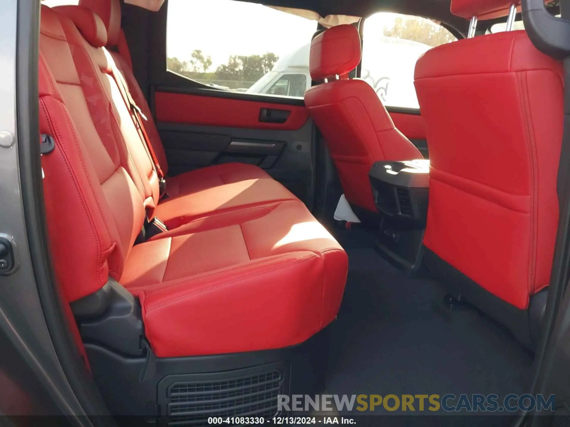 8 fotografías del automóvil dañado 5TFPC5DB5SX087466 TOYOTA TUNDRA 4WD 2025