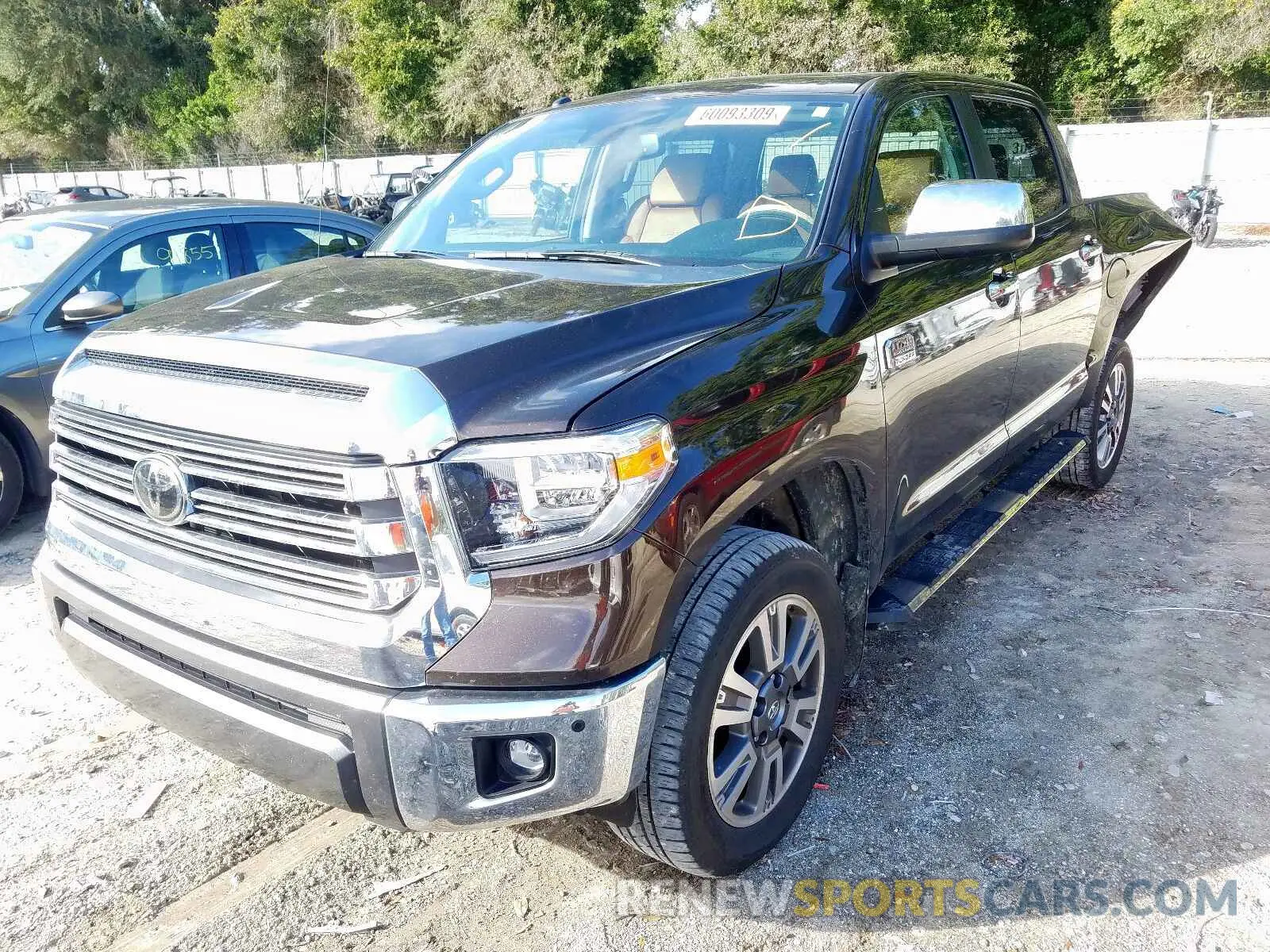 2 fotografías del automóvil dañado 5TFAY5F17KX820144 TOYOTA TUNDRA CRE 2019