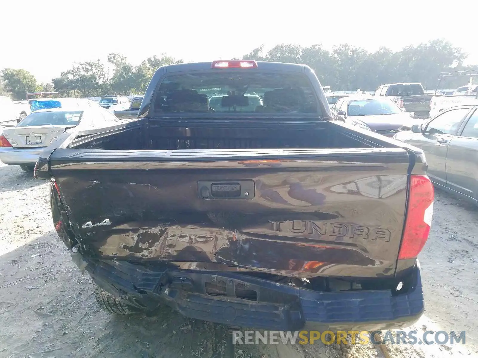 9 fotografías del automóvil dañado 5TFAY5F17KX820144 TOYOTA TUNDRA CRE 2019