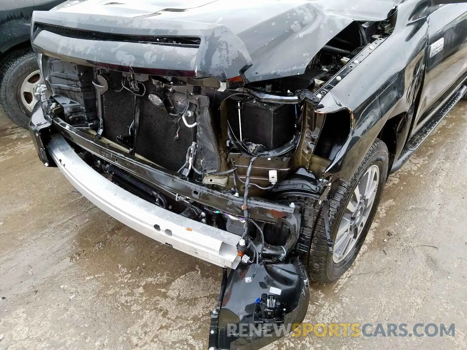 9 fotografías del automóvil dañado 5TFAY5F19KX823210 TOYOTA TUNDRA CRE 2019