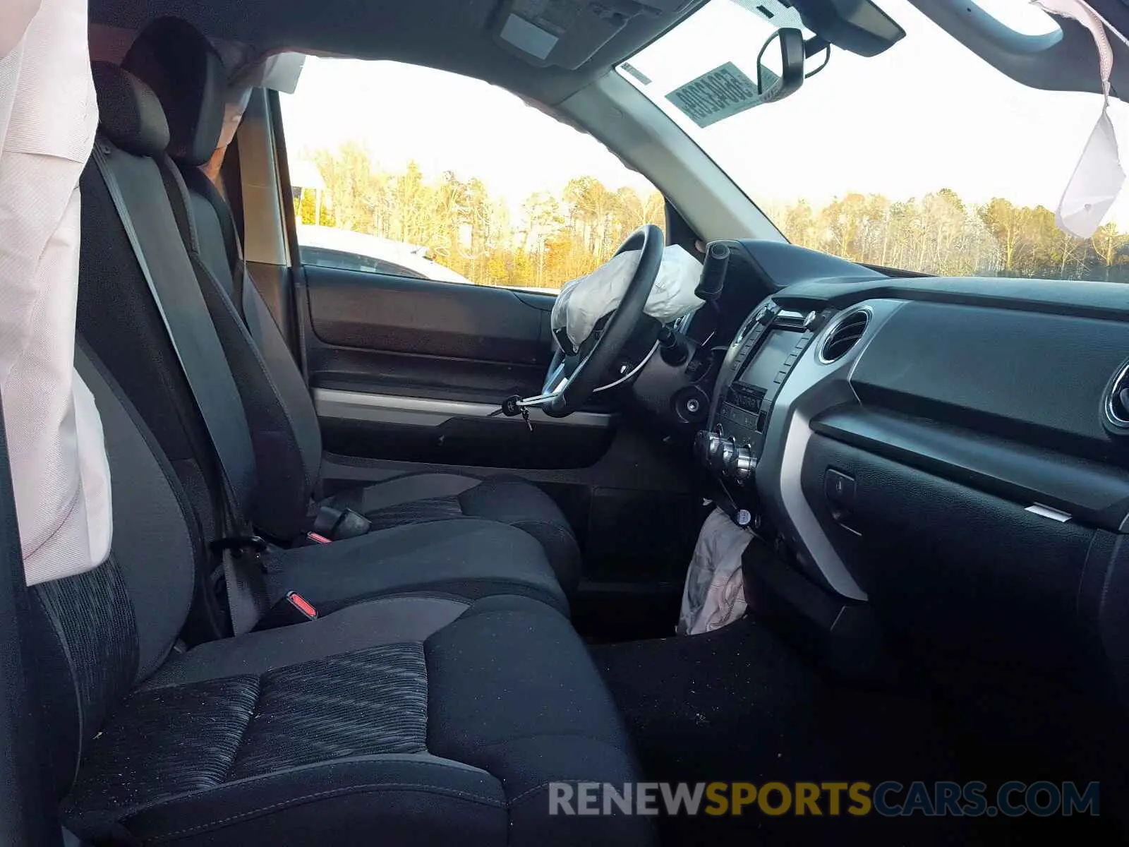5 fotografías del automóvil dañado 5TFDY5F10KX818250 TOYOTA TUNDRA CRE 2019
