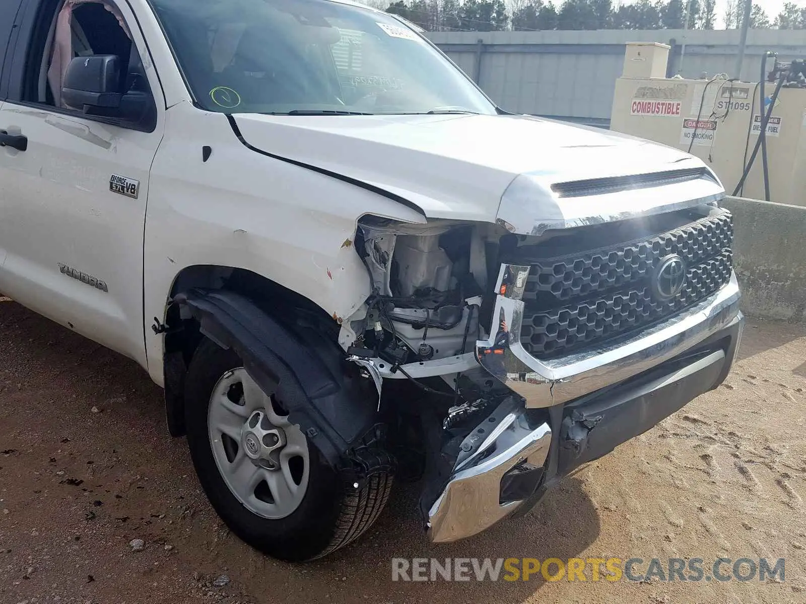 9 fotografías del automóvil dañado 5TFDY5F10KX818250 TOYOTA TUNDRA CRE 2019