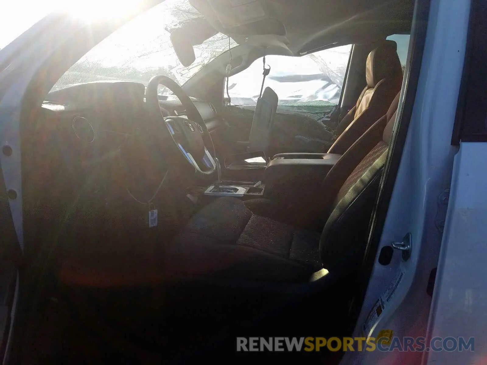 5 fotografías del automóvil dañado 5TFDY5F17KX787918 TOYOTA TUNDRA CRE 2019