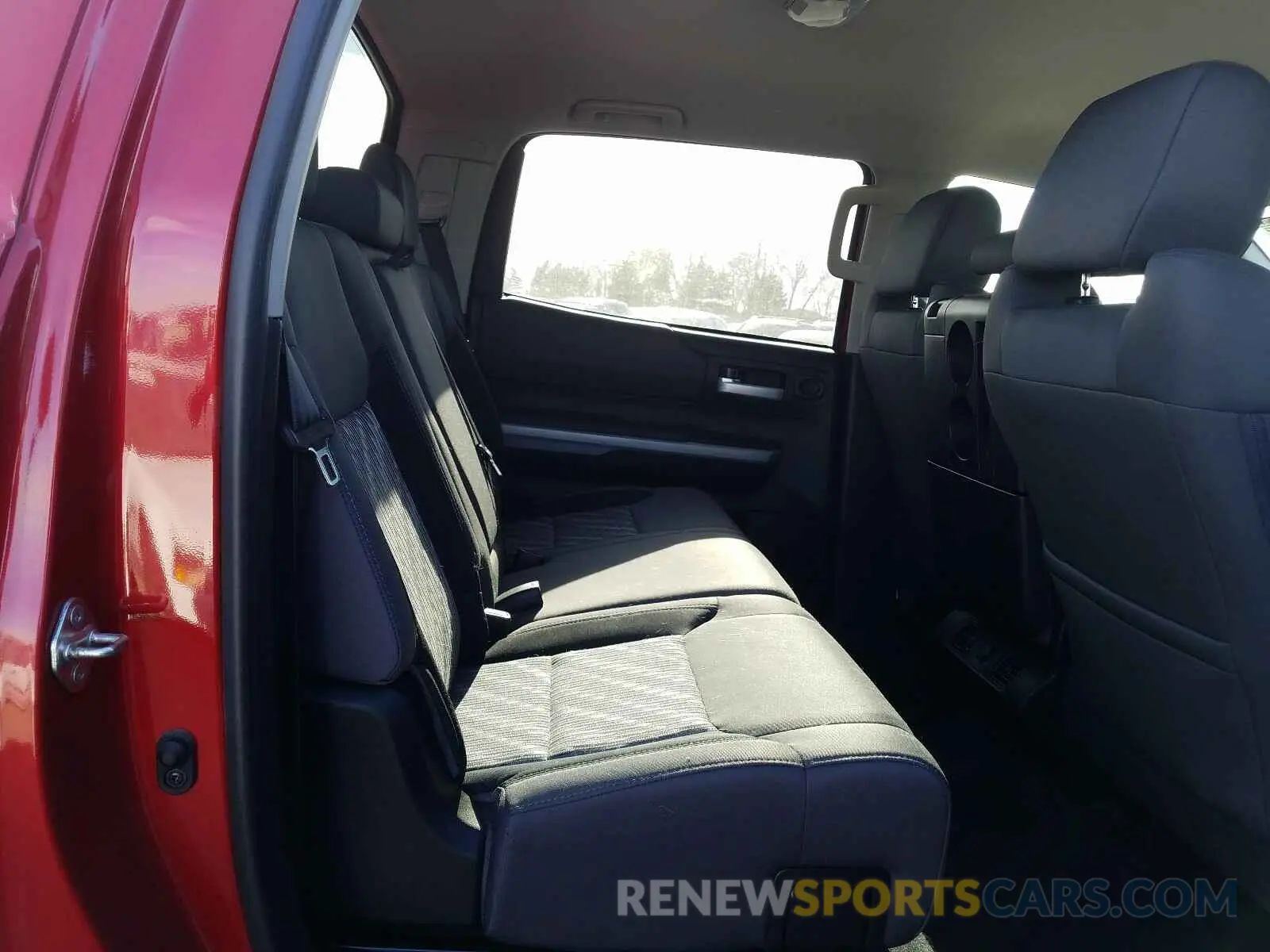 6 fotografías del automóvil dañado 5TFDY5F19KX831899 TOYOTA TUNDRA CRE 2019