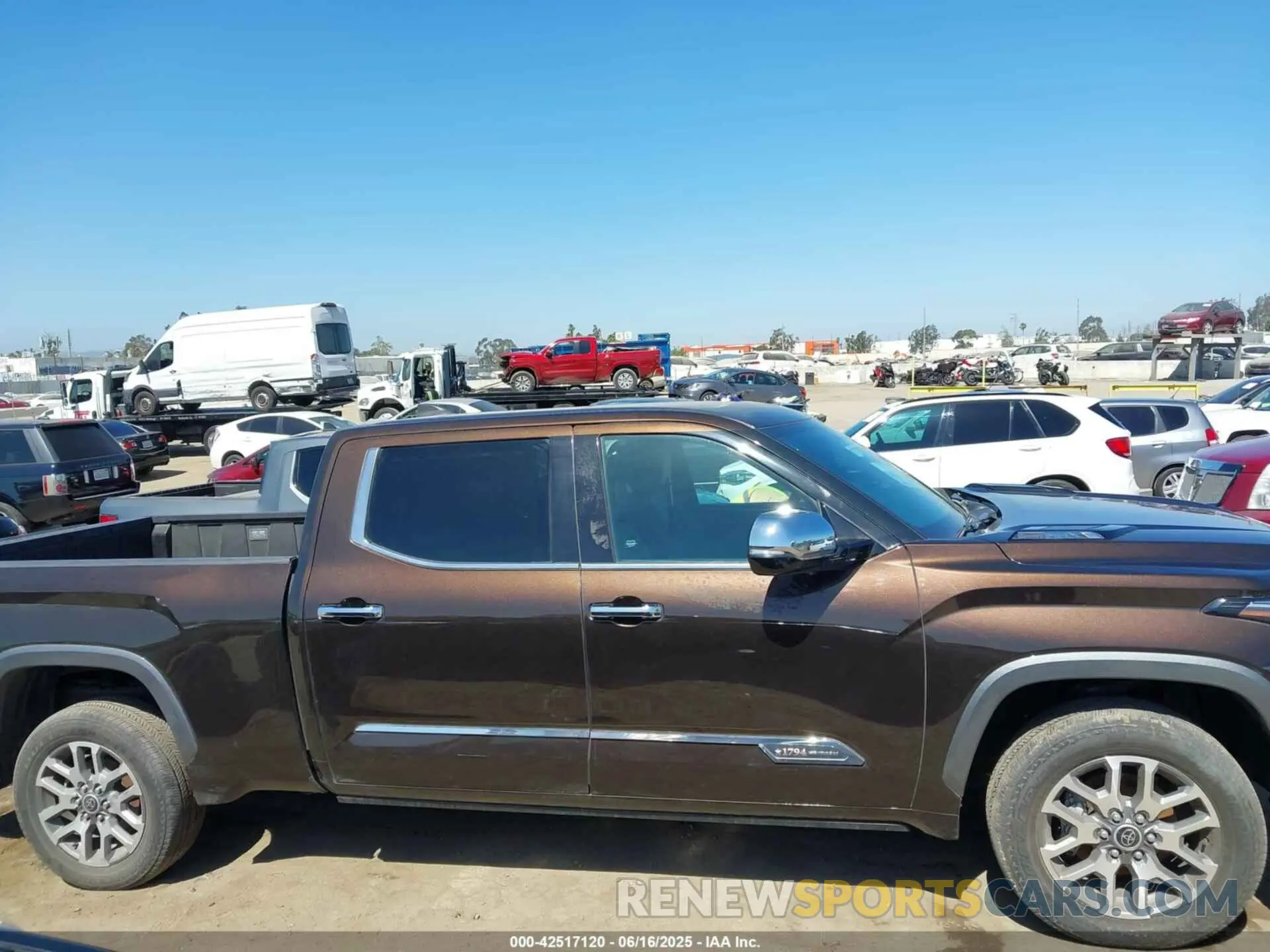 13 fotografías del automóvil dañado 5TFMC5EC1PX002690 TOYOTA TUNDRA HYBRID 2023