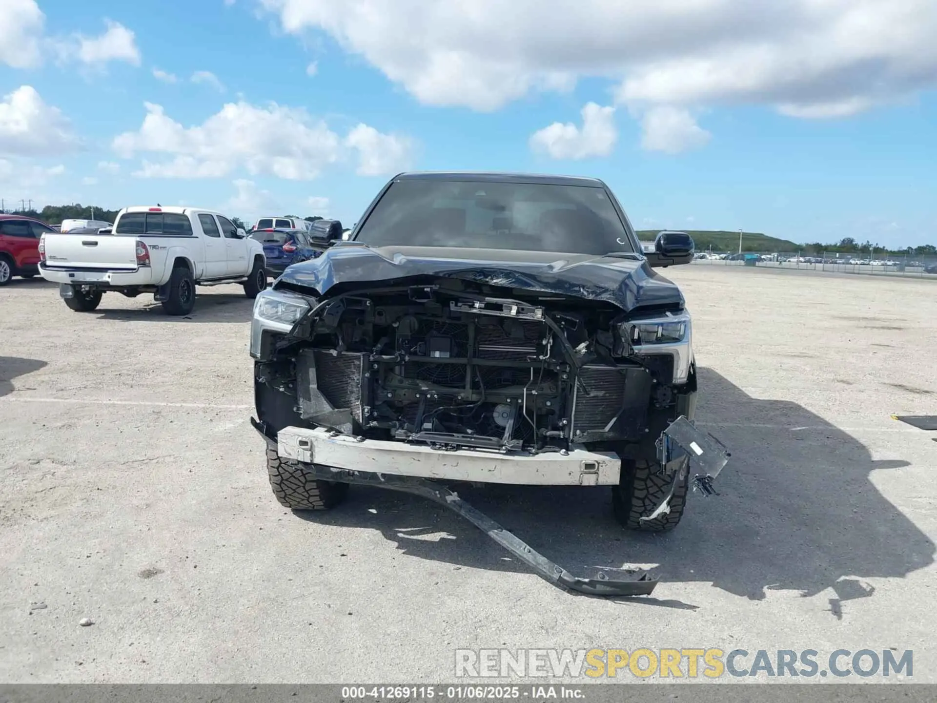 13 fotografías del automóvil dañado 5TFNC5DB5PX032708 TOYOTA TUNDRA HYBRID 2023