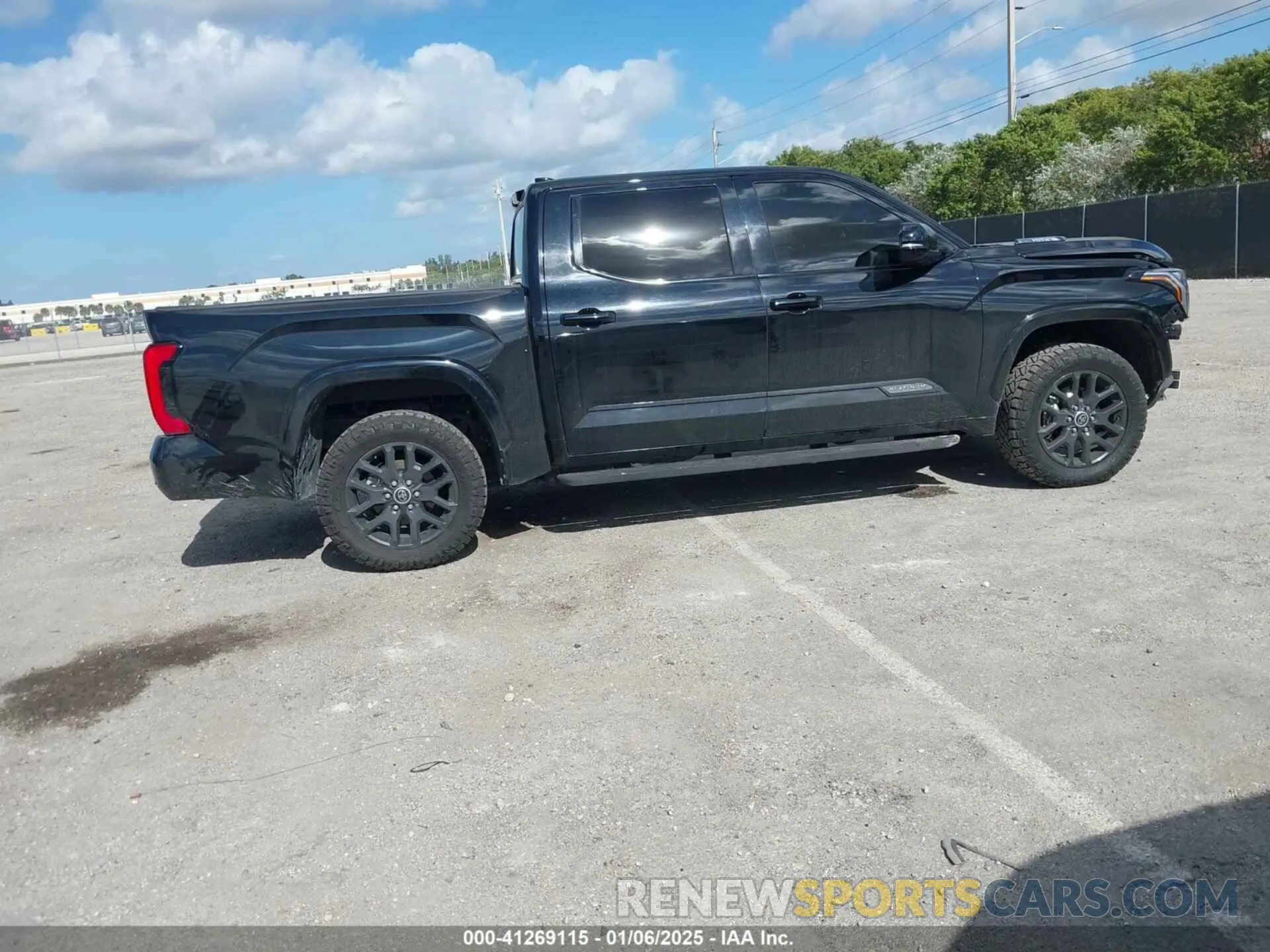 4 fotografías del automóvil dañado 5TFNC5DB5PX032708 TOYOTA TUNDRA HYBRID 2023