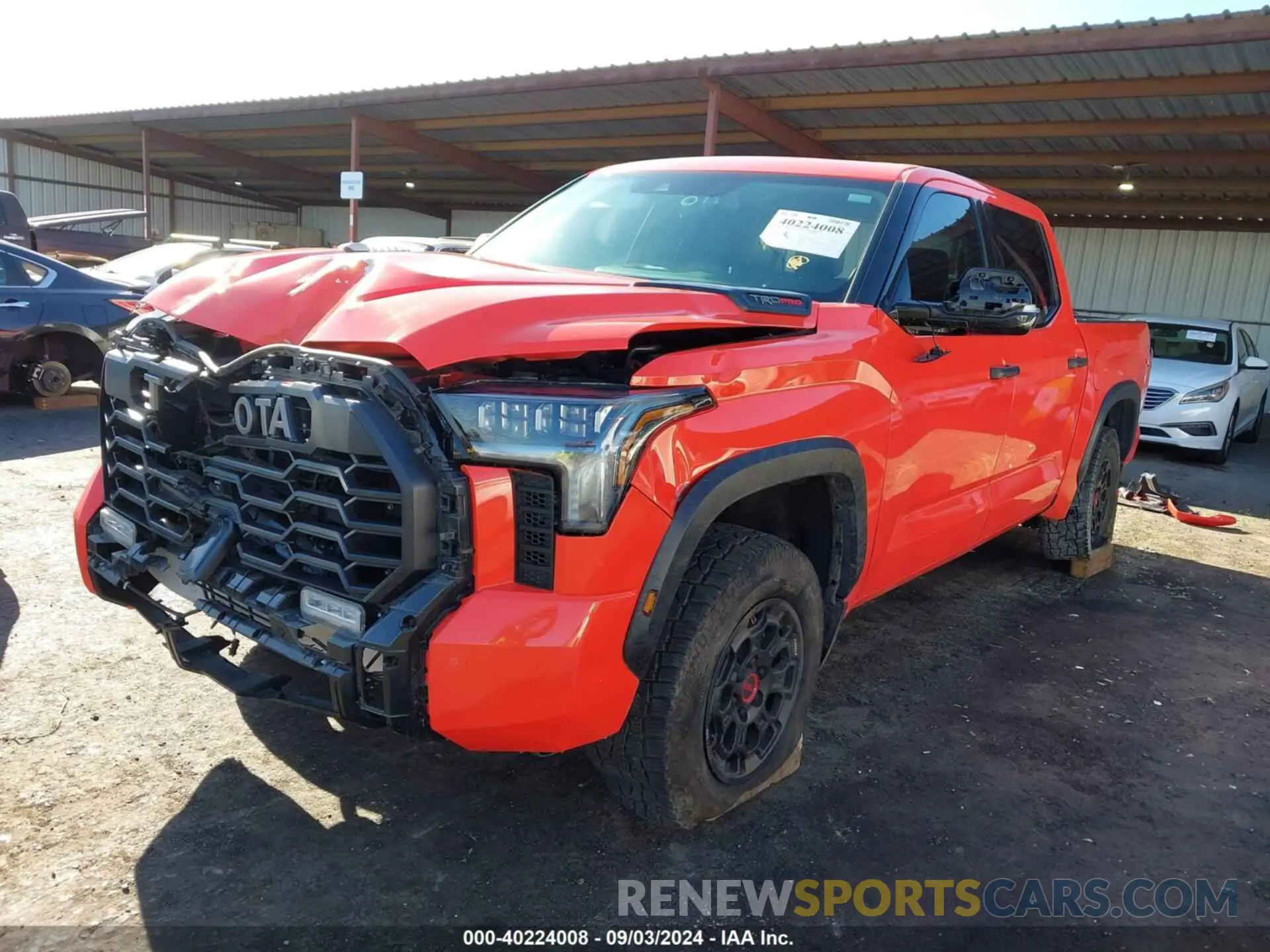 2 fotografías del automóvil dañado 5TFPC5DB2PX023361 TOYOTA TUNDRA HYBRID 2023