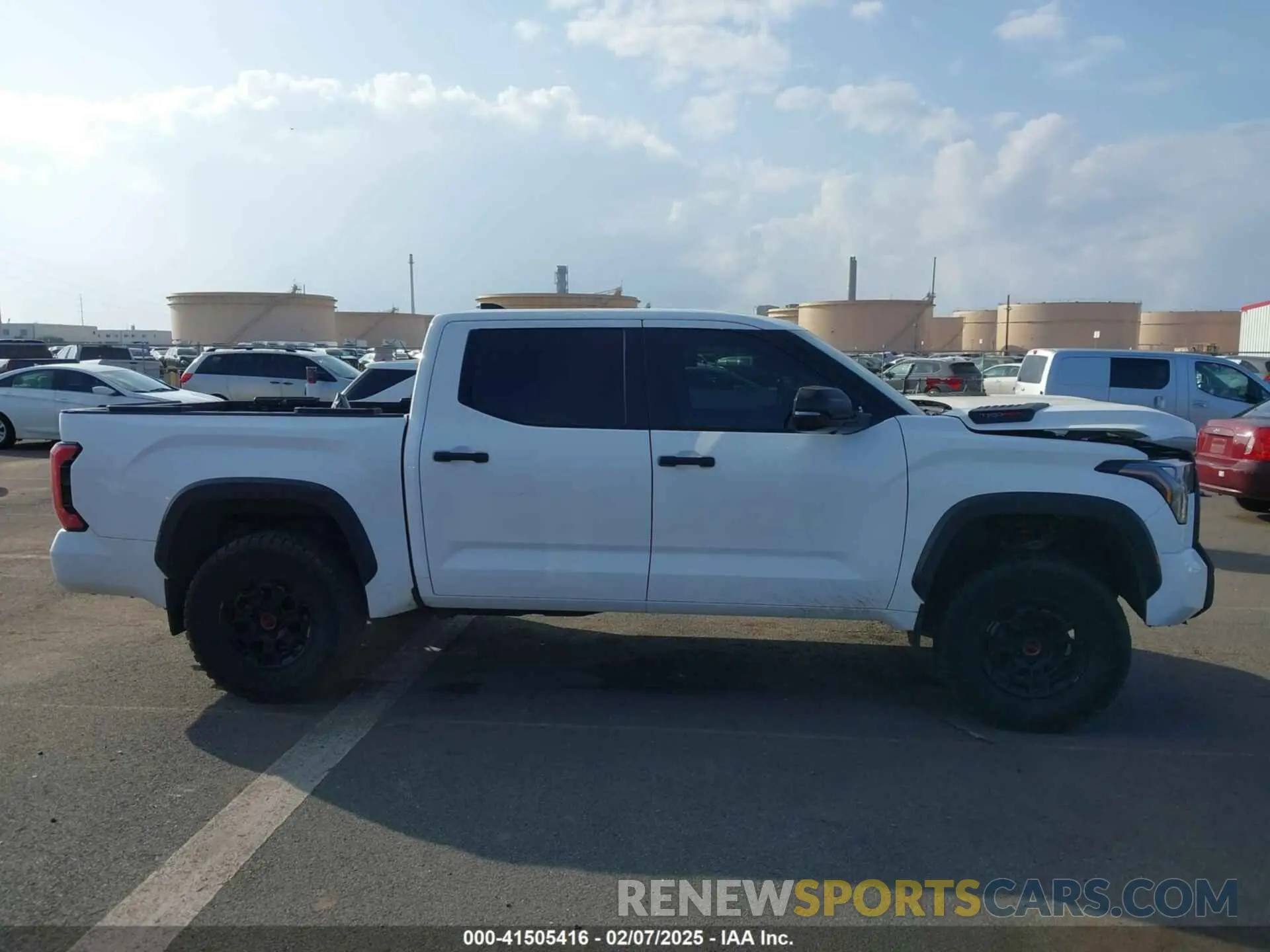 13 fotografías del automóvil dañado 5TFPC5DB7PX027499 TOYOTA TUNDRA HYBRID 2023