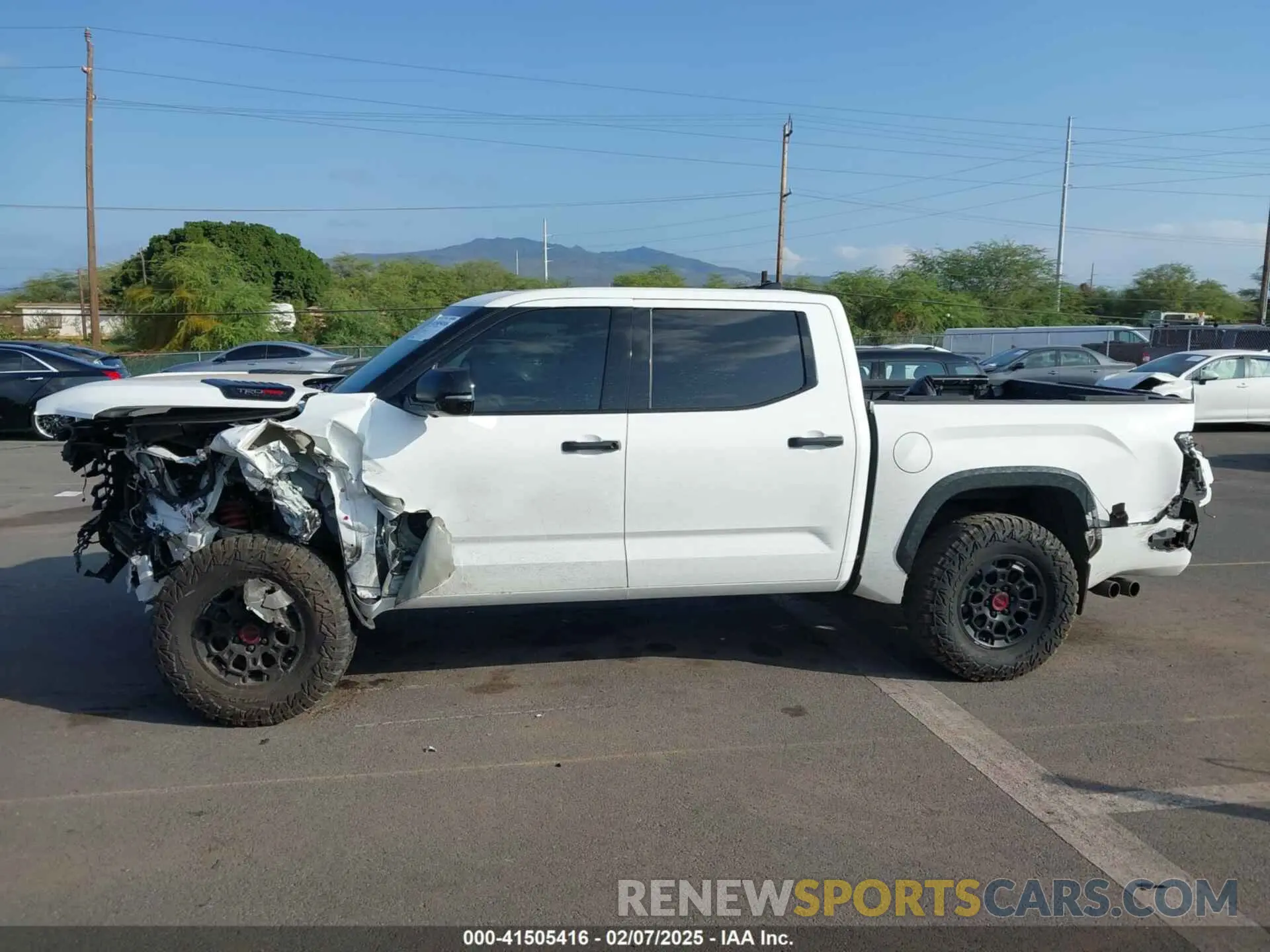 14 fotografías del automóvil dañado 5TFPC5DB7PX027499 TOYOTA TUNDRA HYBRID 2023