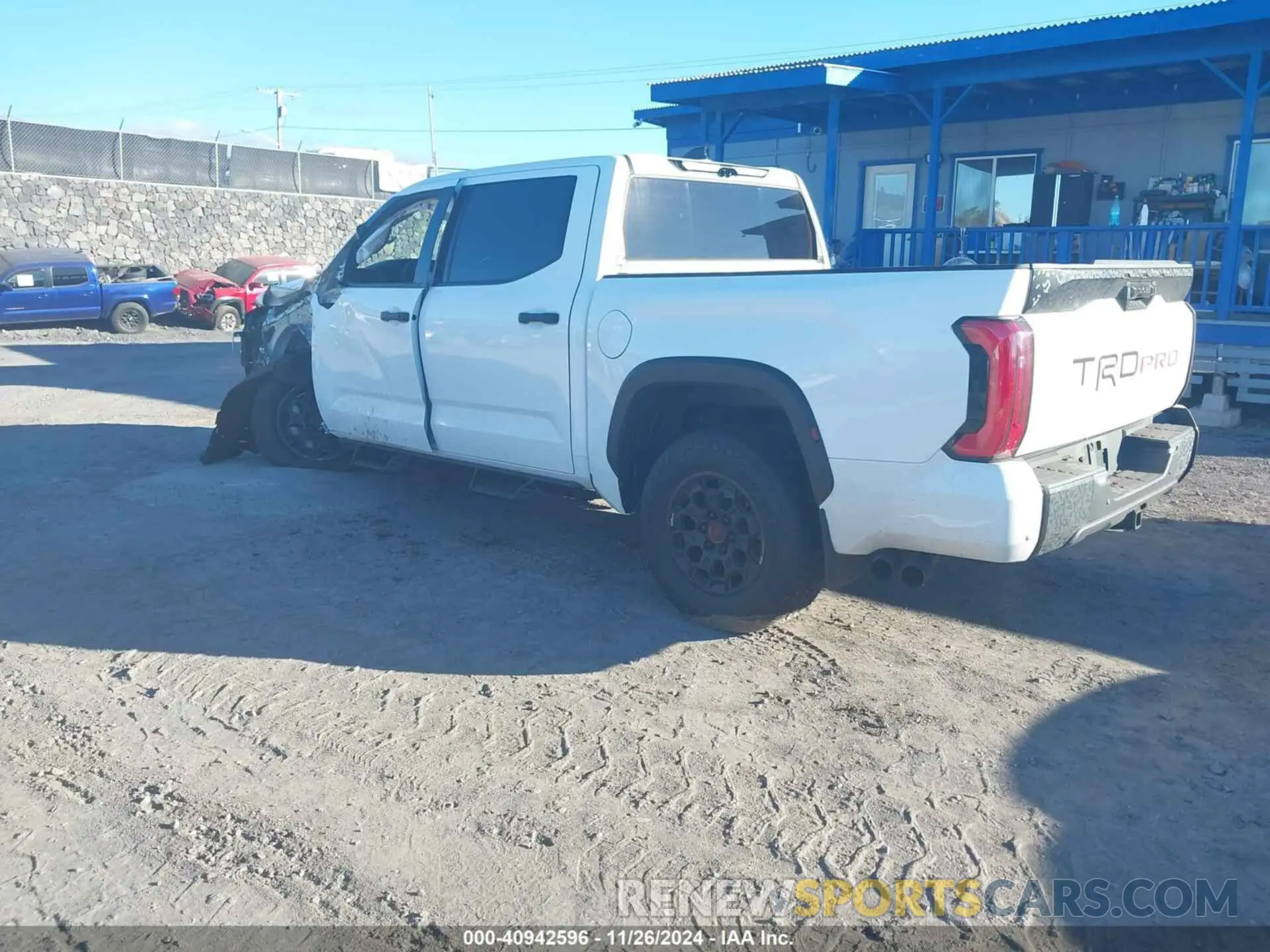 3 fotografías del automóvil dañado 5TFPC5DB8PX021761 TOYOTA TUNDRA HYBRID 2023