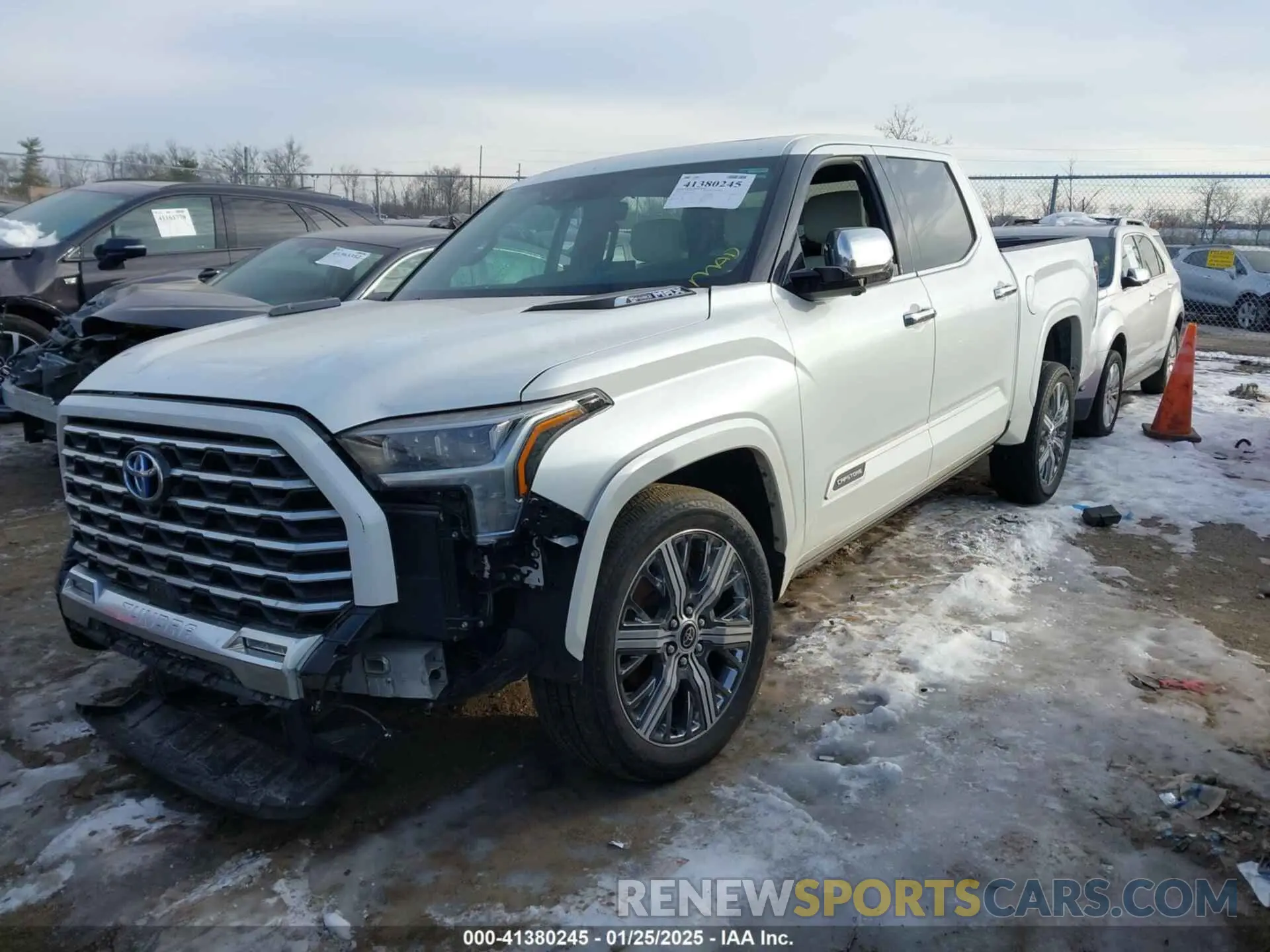 2 fotografías del automóvil dañado 5TFVC5DB4PX040072 TOYOTA TUNDRA HYBRID 2023