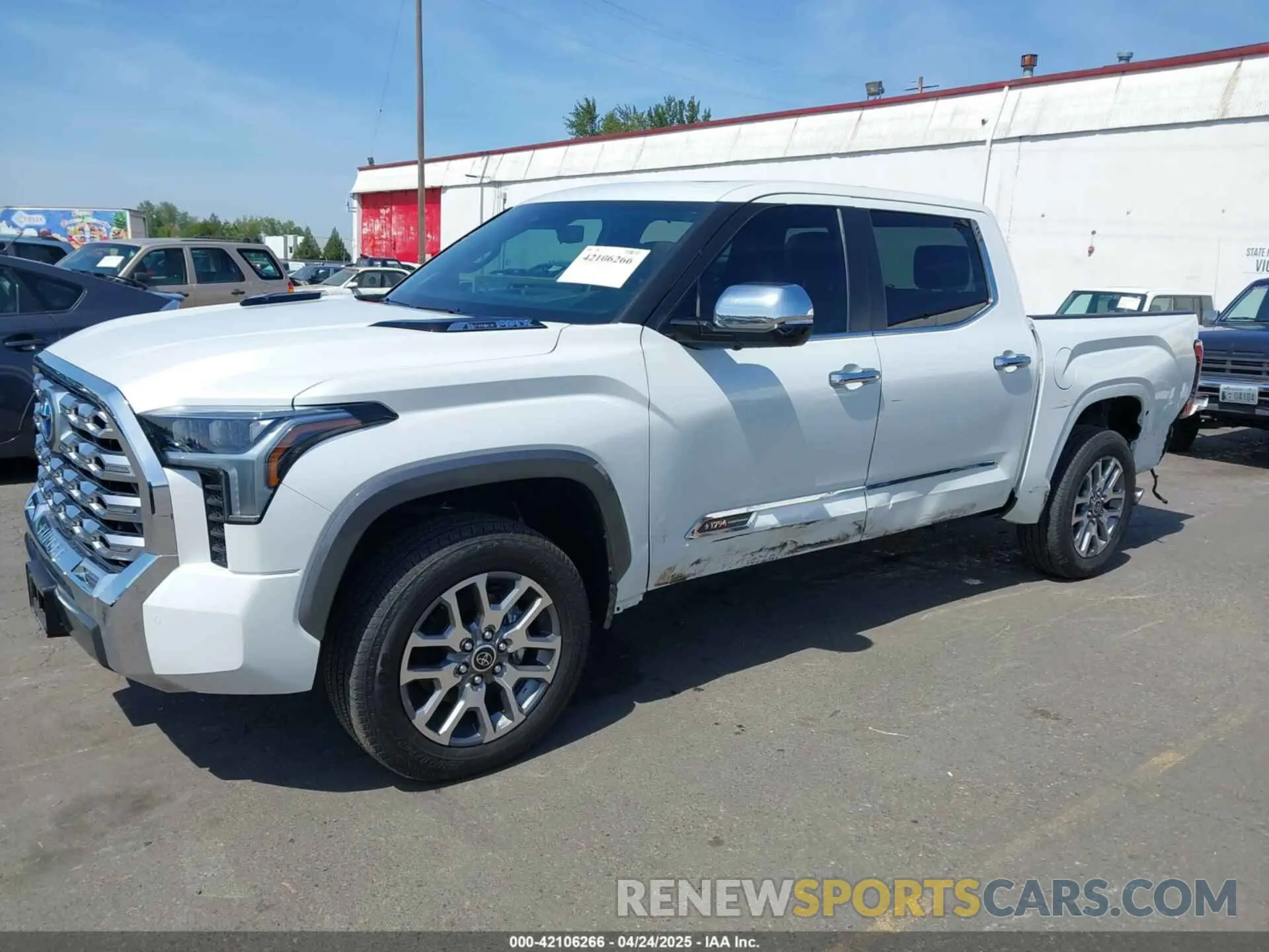 2 fotografías del automóvil dañado 5TFMC5DB4RX056707 TOYOTA TUNDRA HYBRID 2024