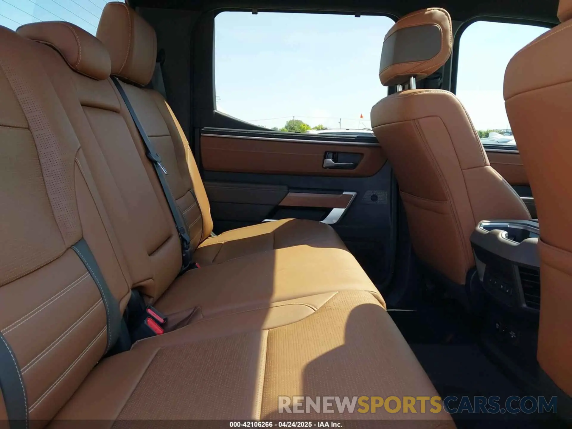 8 fotografías del automóvil dañado 5TFMC5DB4RX056707 TOYOTA TUNDRA HYBRID 2024