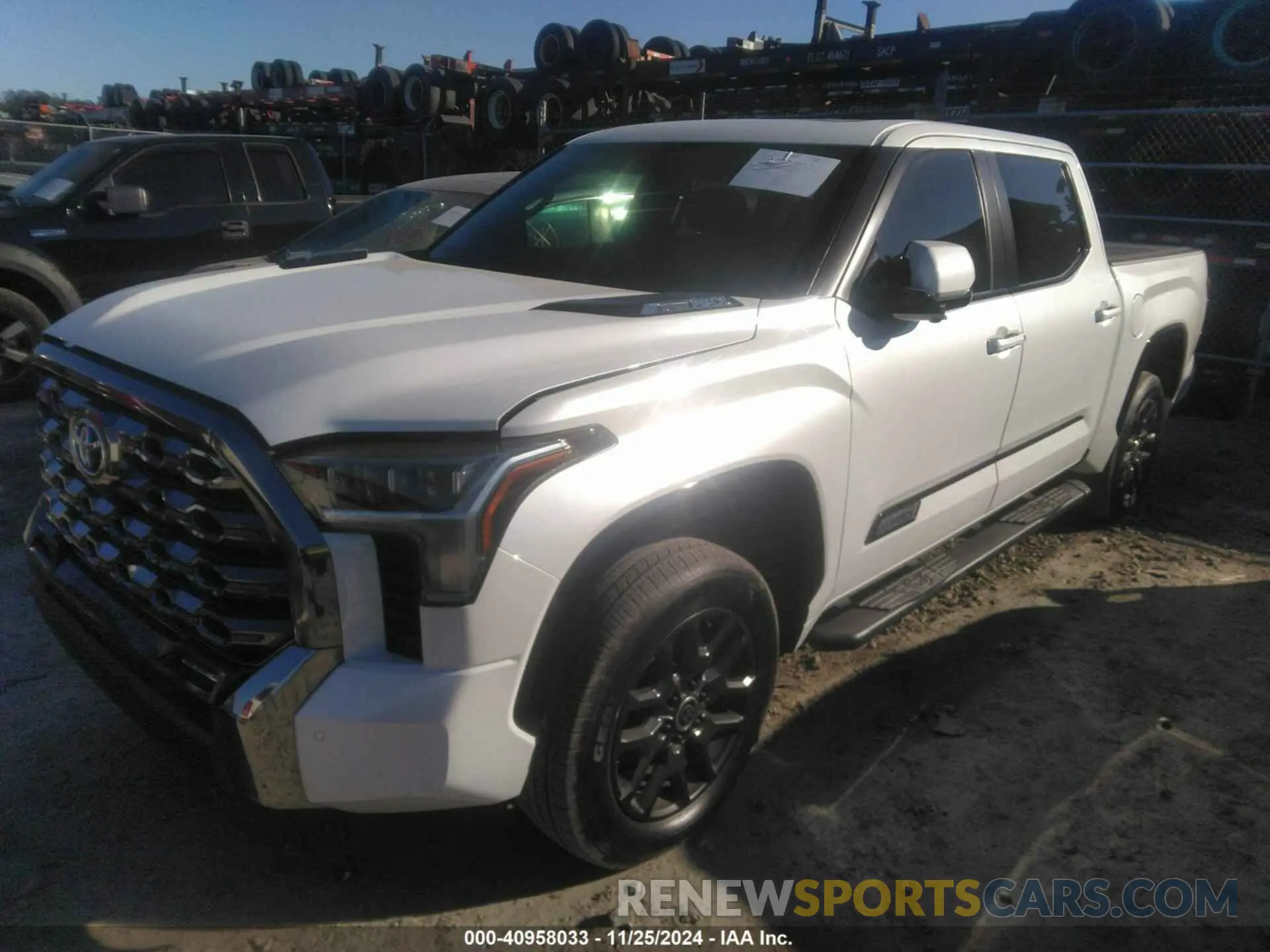 2 fotografías del automóvil dañado 5TFNC5DB8RX069142 TOYOTA TUNDRA HYBRID 2024