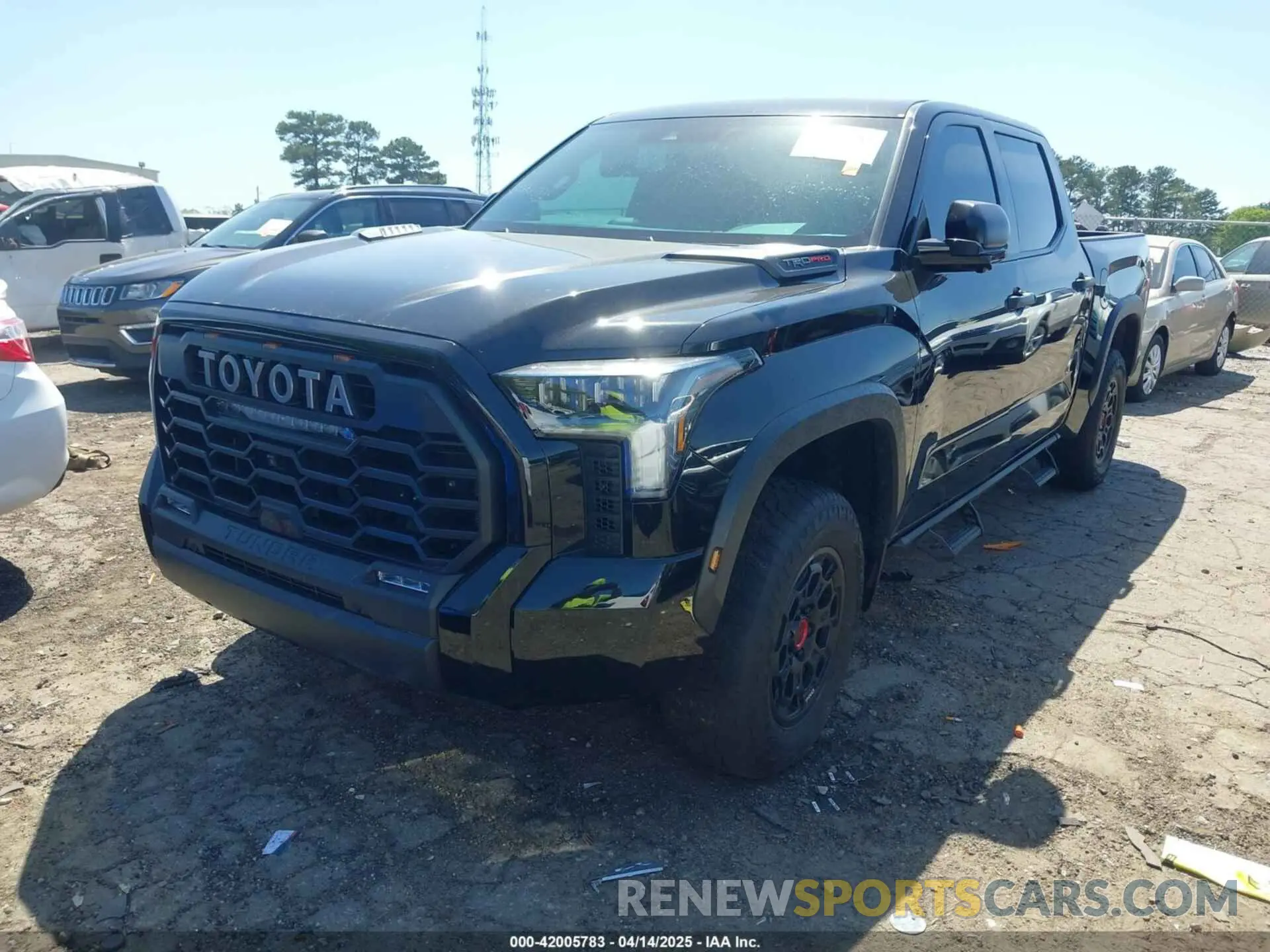 2 fotografías del automóvil dañado 5TFPC5DB0RX050139 TOYOTA TUNDRA HYBRID 2024