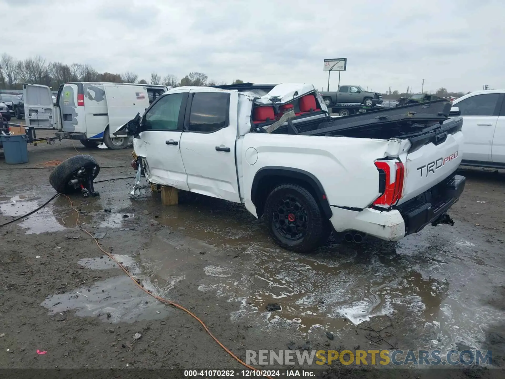 3 fotografías del automóvil dañado 5TFPC5DB8RX062054 TOYOTA TUNDRA HYBRID 2024