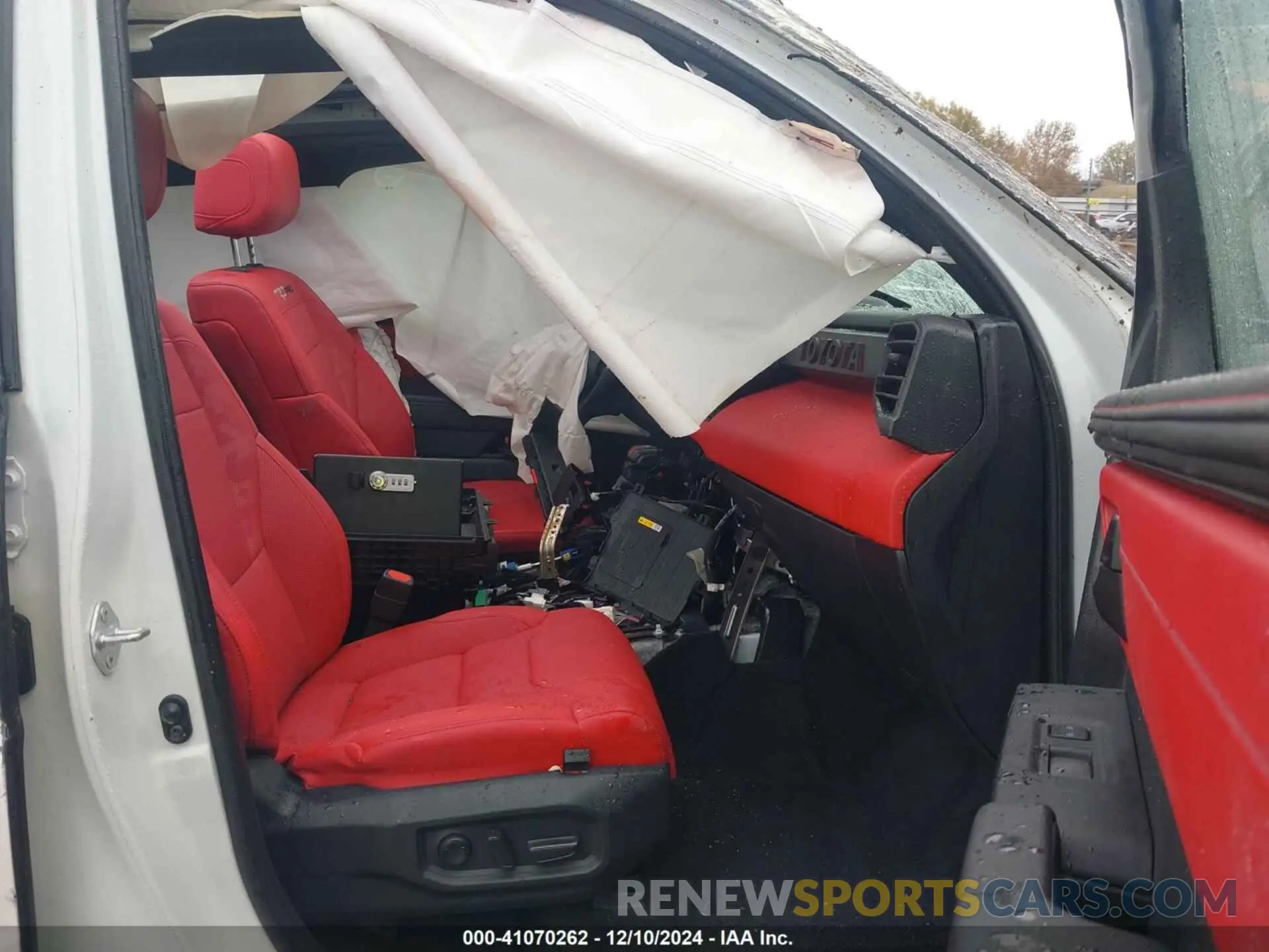 5 fotografías del automóvil dañado 5TFPC5DB8RX062054 TOYOTA TUNDRA HYBRID 2024