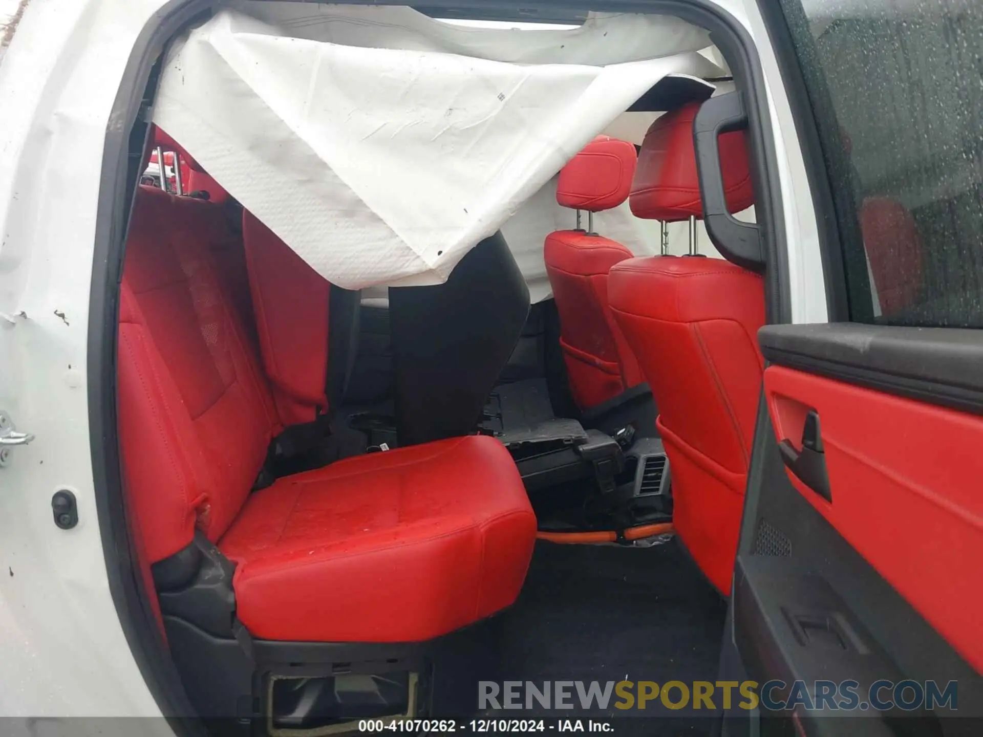 8 fotografías del automóvil dañado 5TFPC5DB8RX062054 TOYOTA TUNDRA HYBRID 2024