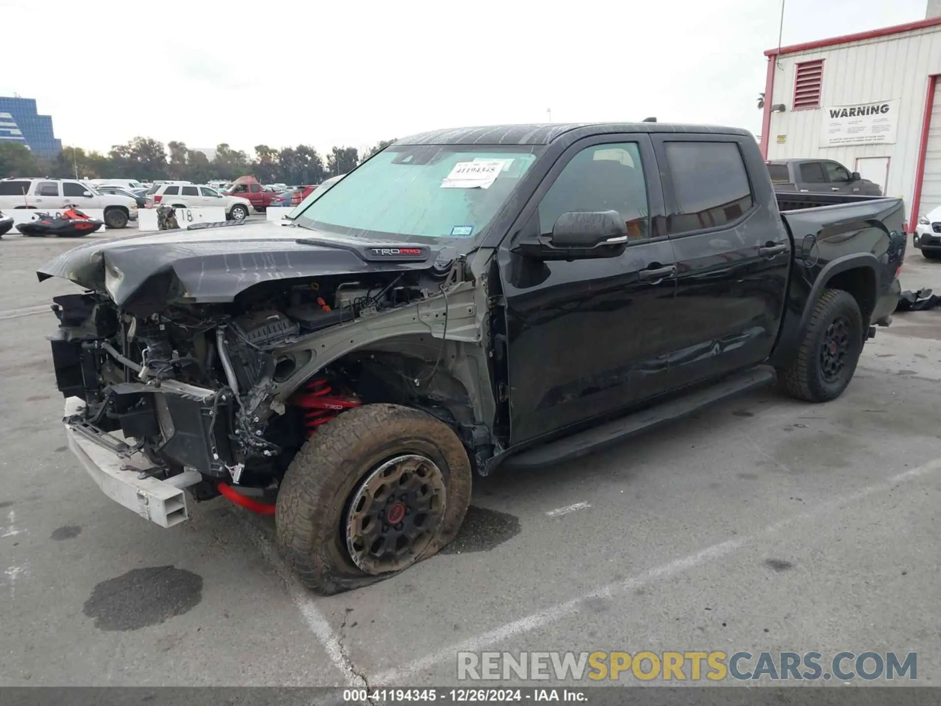 2 fotografías del automóvil dañado 5TFPC5DB9RX083723 TOYOTA TUNDRA HYBRID 2024