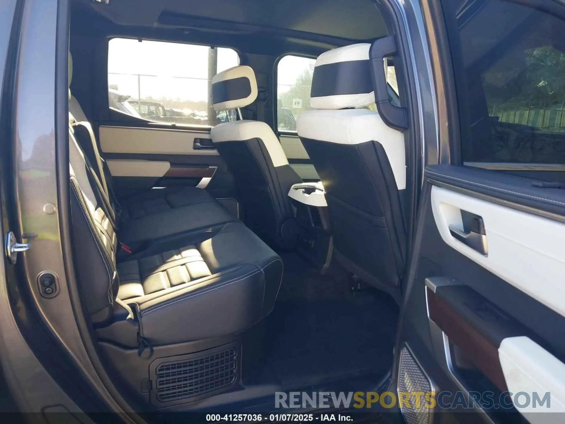 8 fotografías del automóvil dañado 5TFVC5DB5RX076470 TOYOTA TUNDRA HYBRID 2024