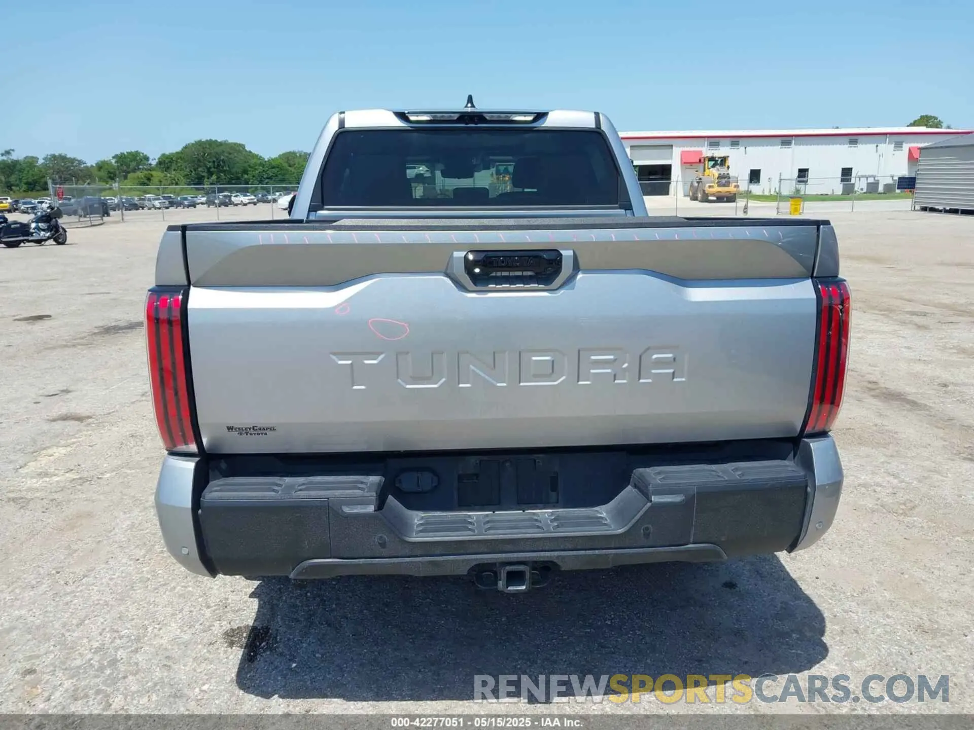 17 fotografías del automóvil dañado 5TFWC5AB7RX003125 TOYOTA TUNDRA HYBRID 2024