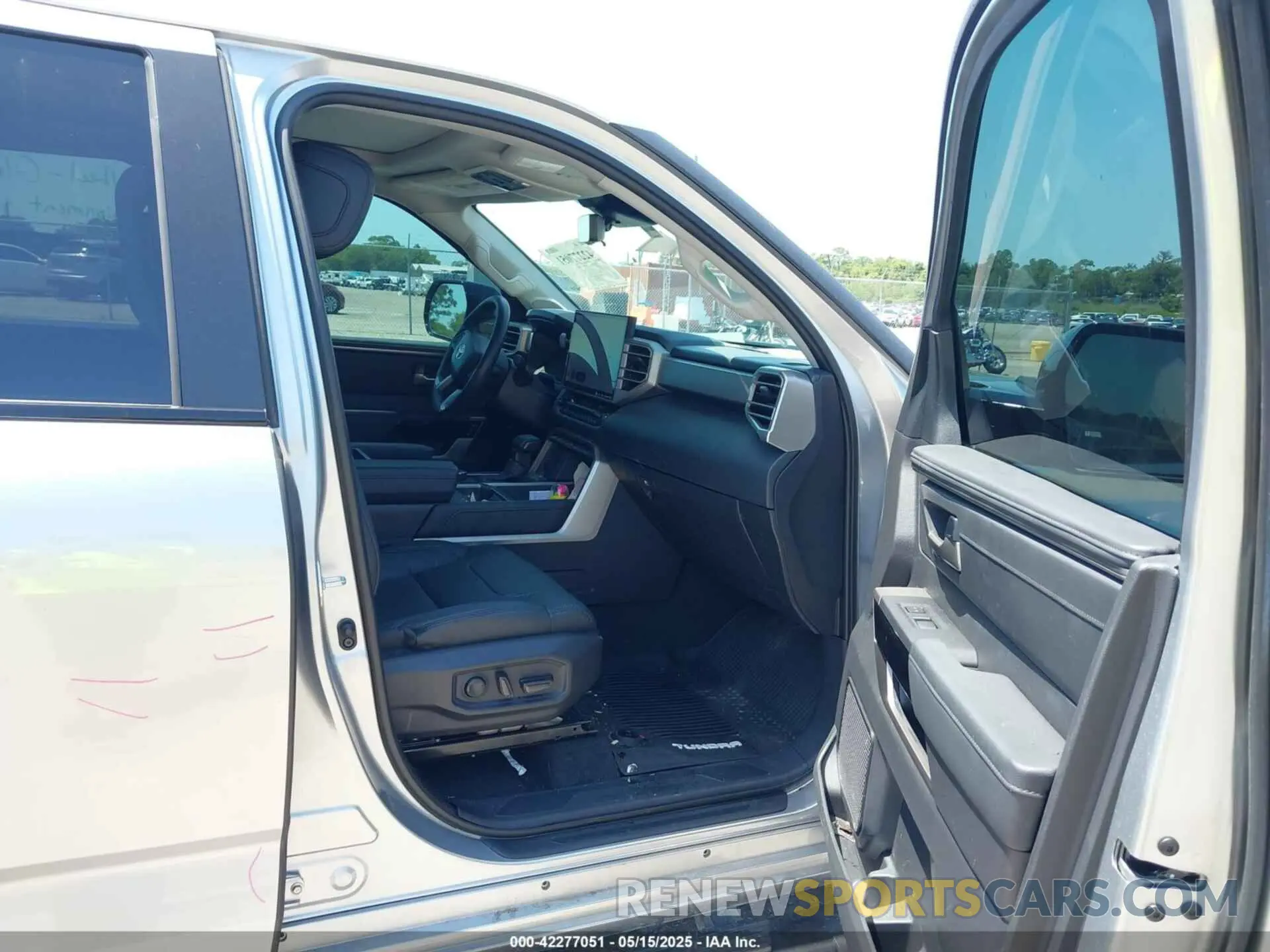 5 fotografías del automóvil dañado 5TFWC5AB7RX003125 TOYOTA TUNDRA HYBRID 2024
