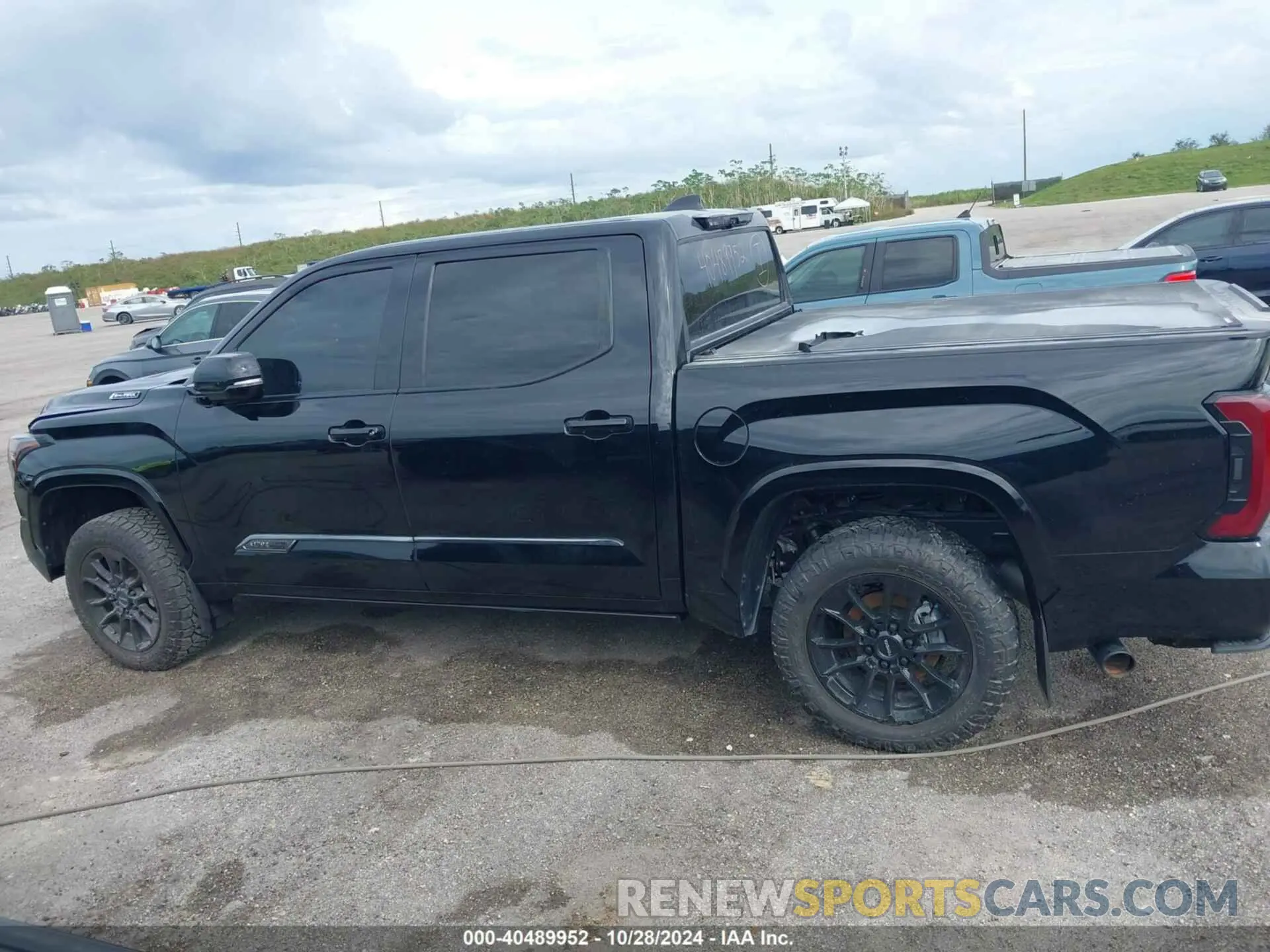 13 fotografías del automóvil dañado 5TFWC5DB4RX076318 TOYOTA TUNDRA HYBRID 2024