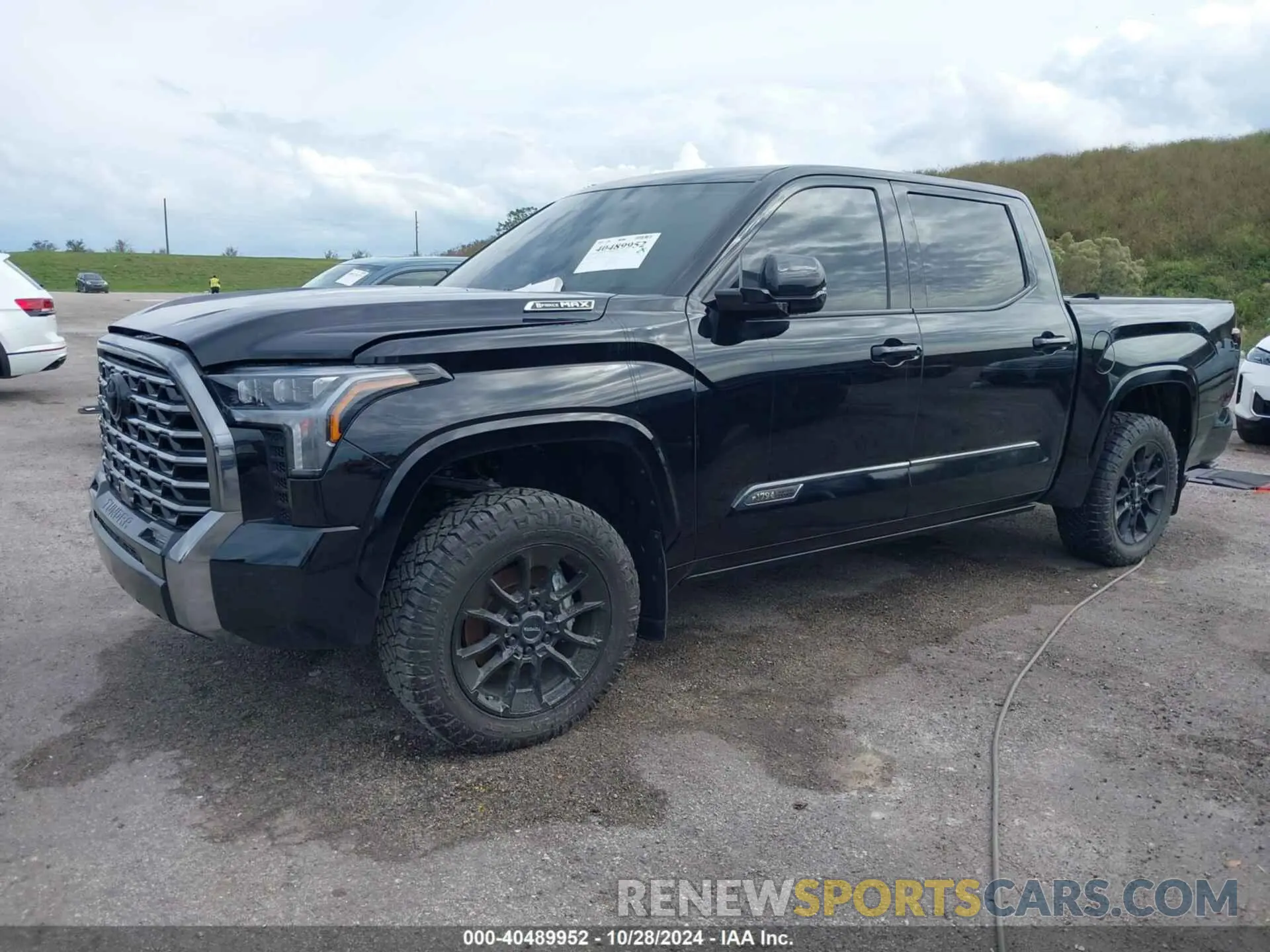 2 fotografías del automóvil dañado 5TFWC5DB4RX076318 TOYOTA TUNDRA HYBRID 2024