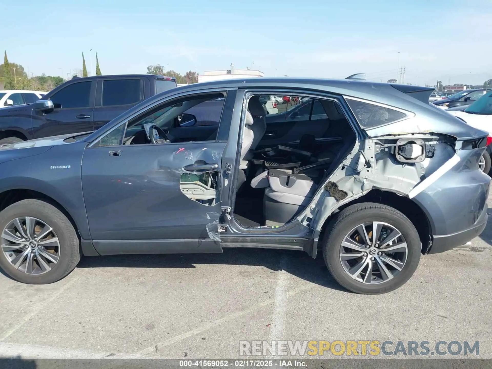 15 fotografías del automóvil dañado JTEAAAAH4MJ008044 TOYOTA VENZA 2021