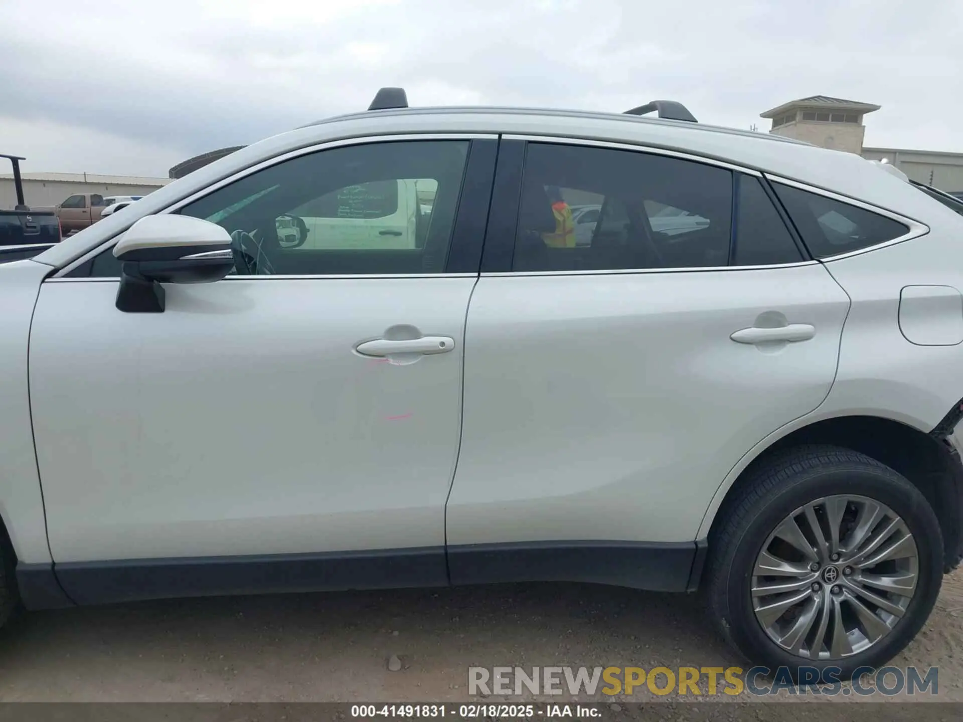 15 fotografías del automóvil dañado JTEAAAAH7NJ091115 TOYOTA VENZA 2022