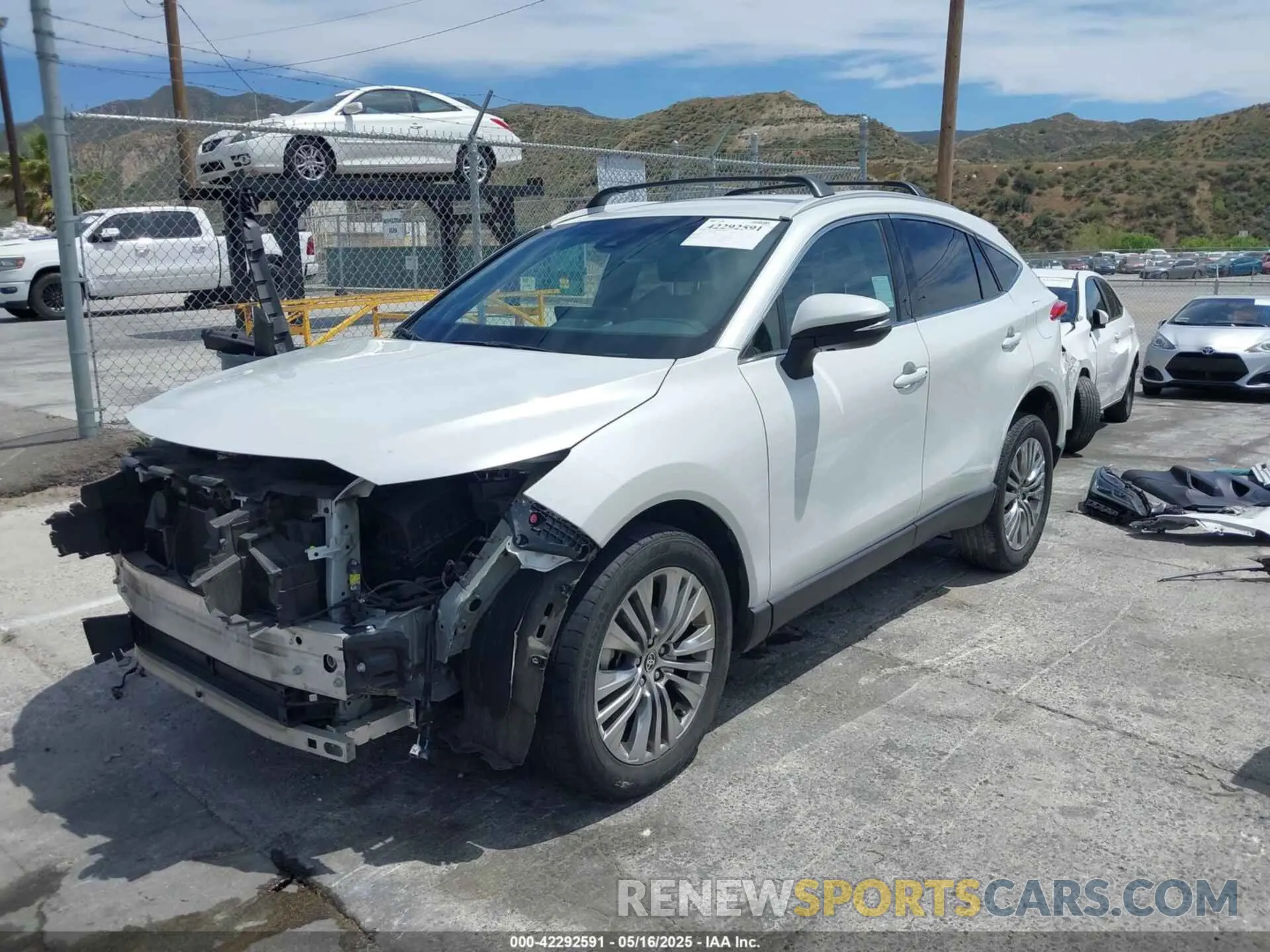 2 fotografías del automóvil dañado JTEAAAAH1PJ135399 TOYOTA VENZA 2023