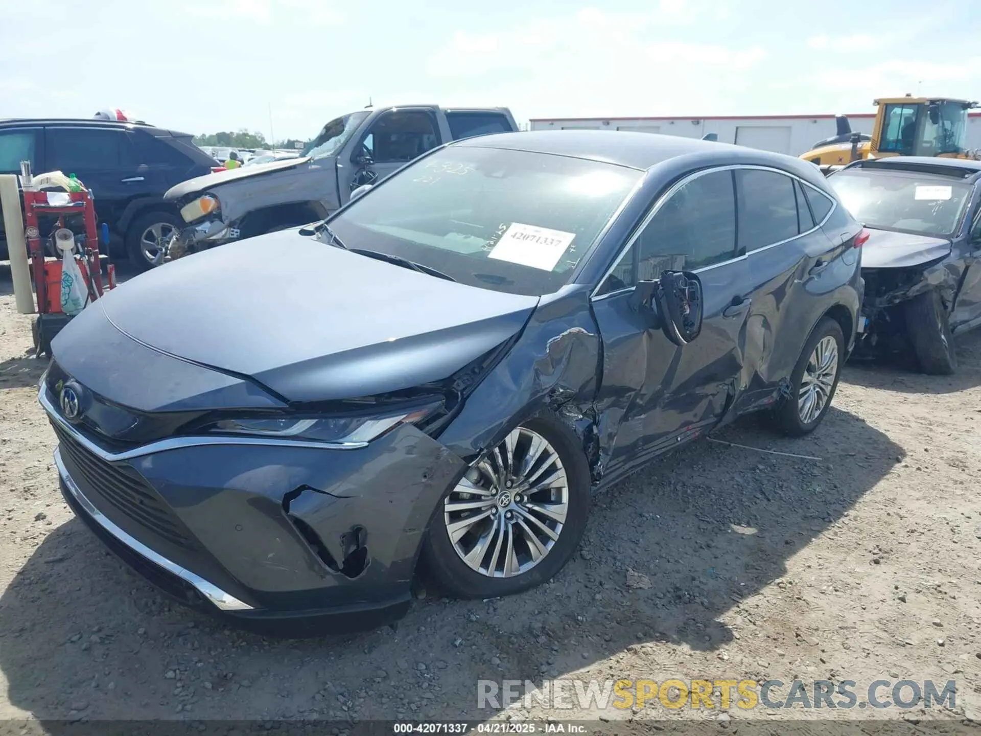 2 fotografías del automóvil dañado JTEAAAAH0RJ182376 TOYOTA VENZA 2024