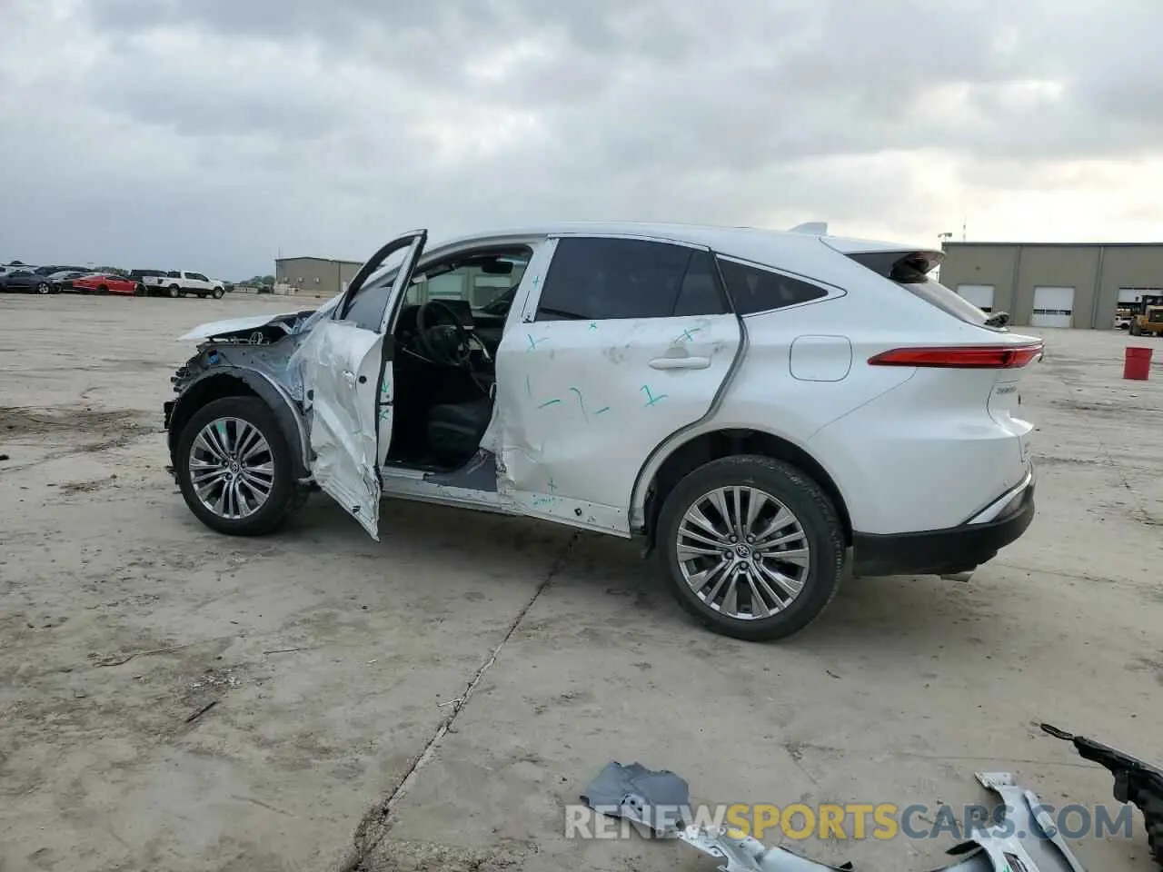 2 fotografías del automóvil dañado JTEAAAAH3RJ153213 TOYOTA VENZA 2024