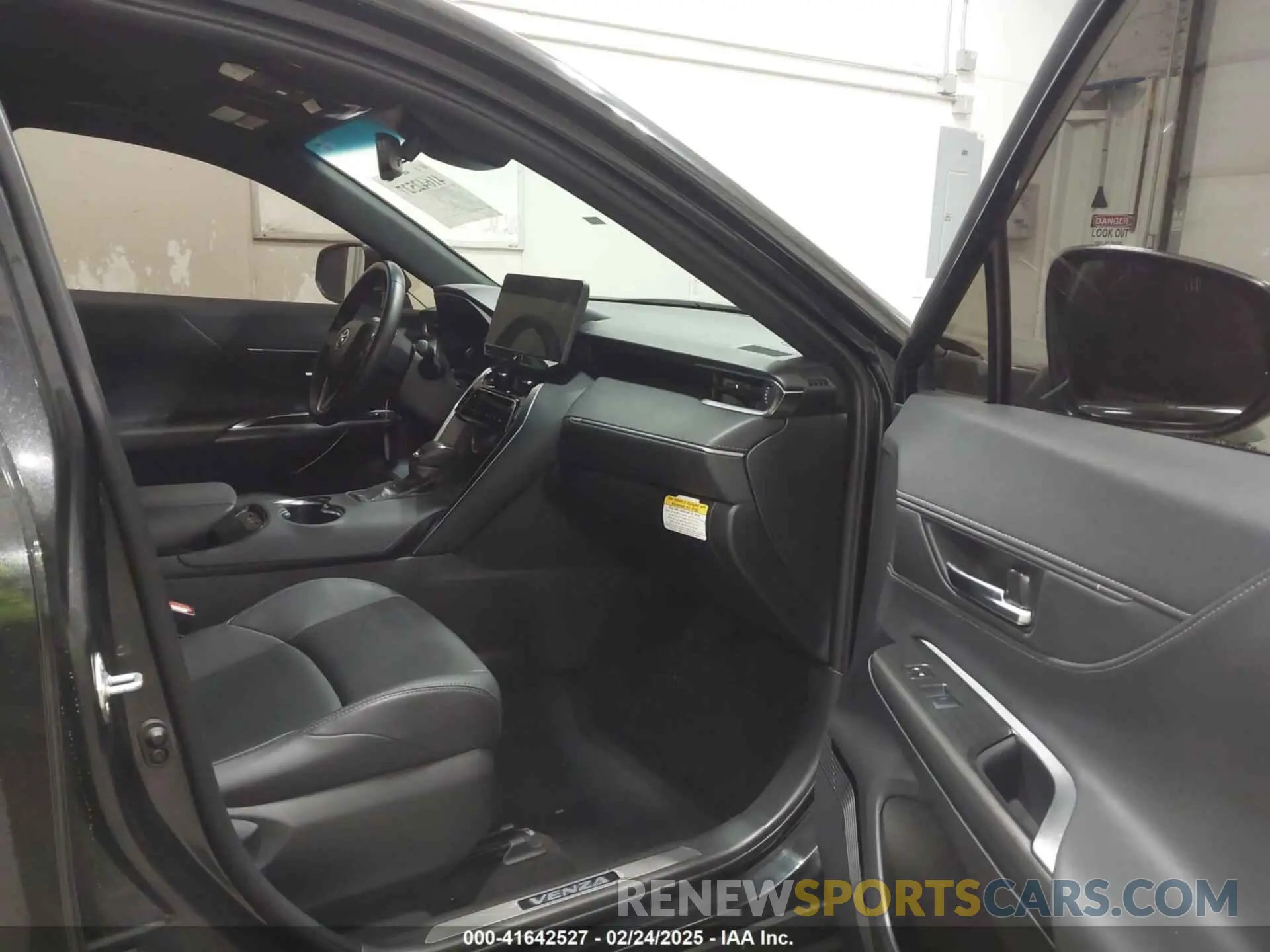 5 fotografías del automóvil dañado JTEAAAAH6RJ181779 TOYOTA VENZA 2024