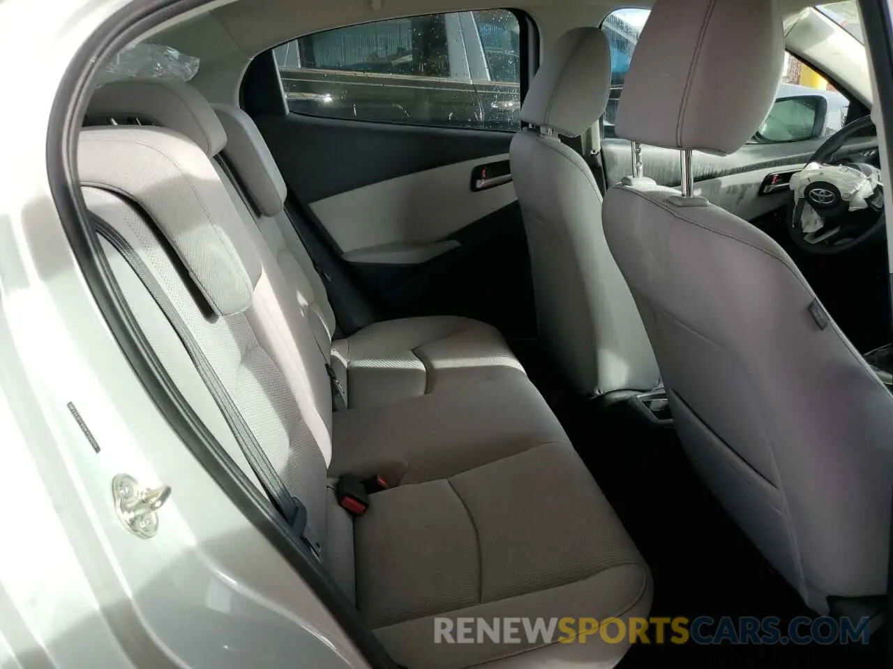 10 fotografías del automóvil dañado 3MYDLBYV0KY500111 TOYOTA YARIS 2019